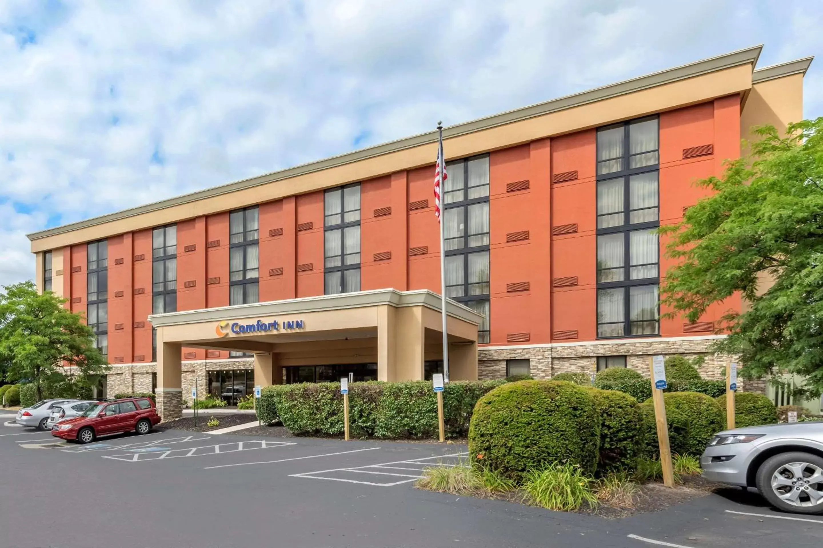 Property Building in Comfort Inn Cranberry Township