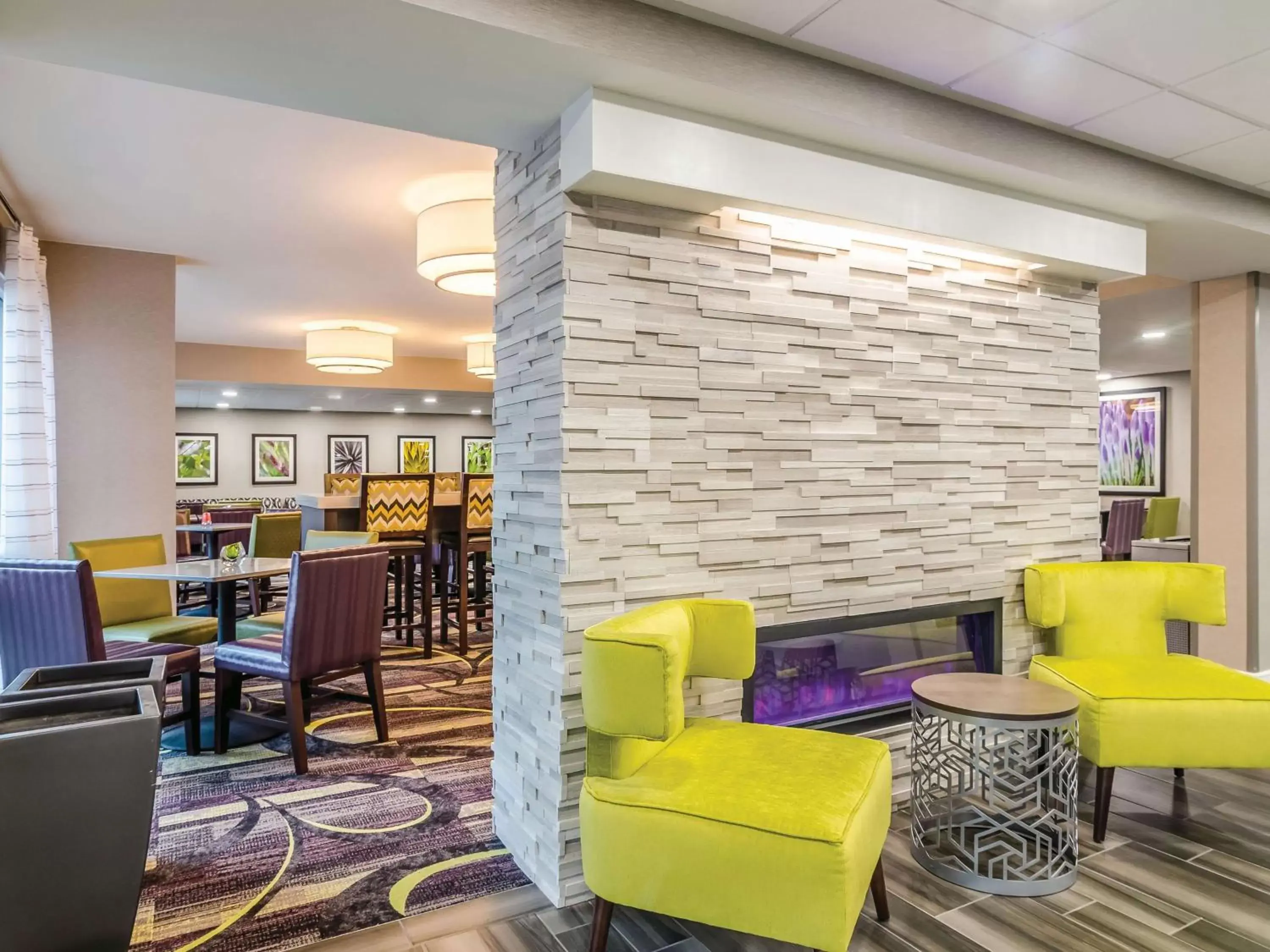 Lobby or reception, Lounge/Bar in La Quinta by Wyndham Myrtle Beach - N. Kings Hwy