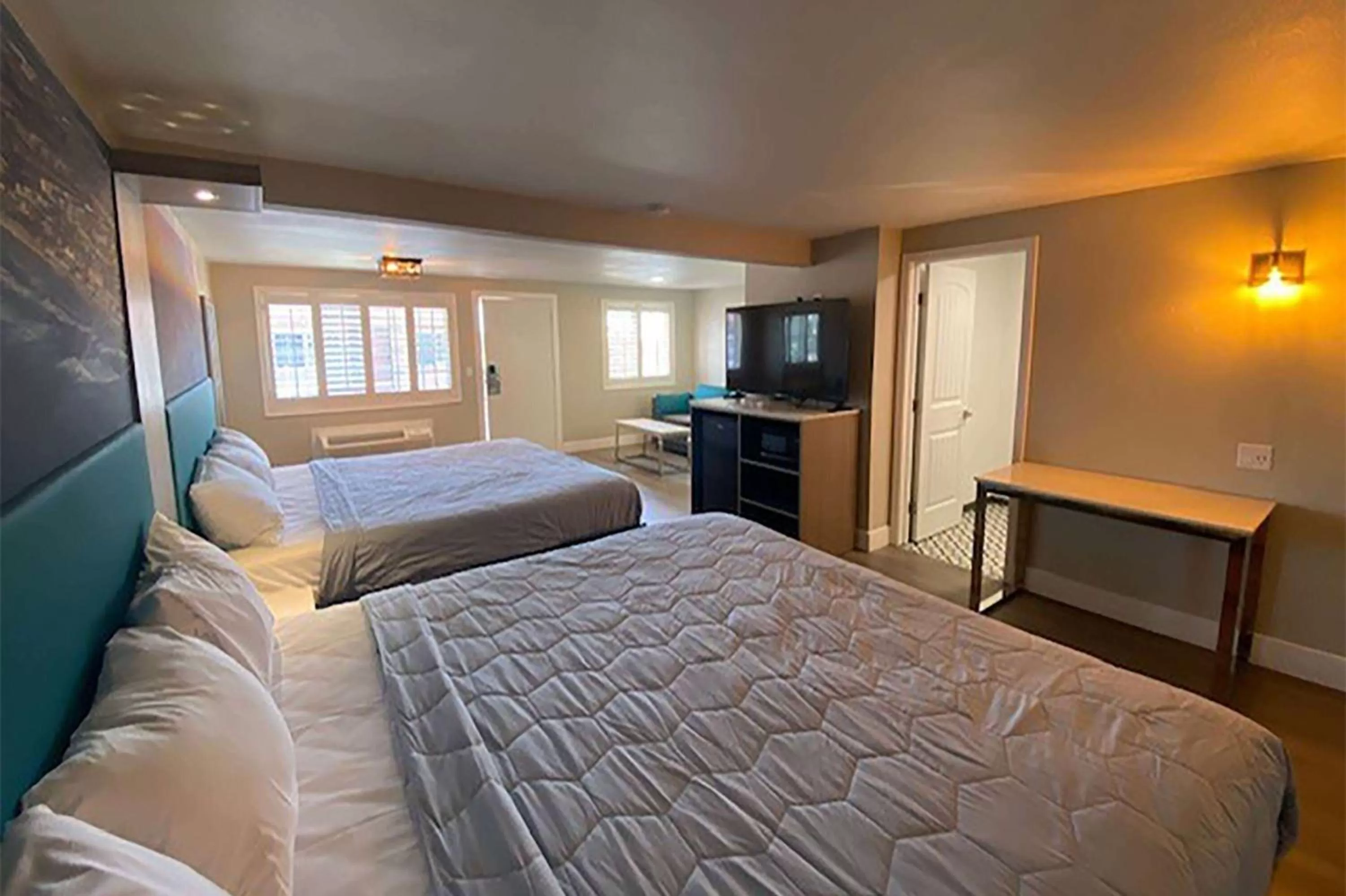 Photo of the whole room, Bed in Super 8 by Wyndham Oceanside Downtown