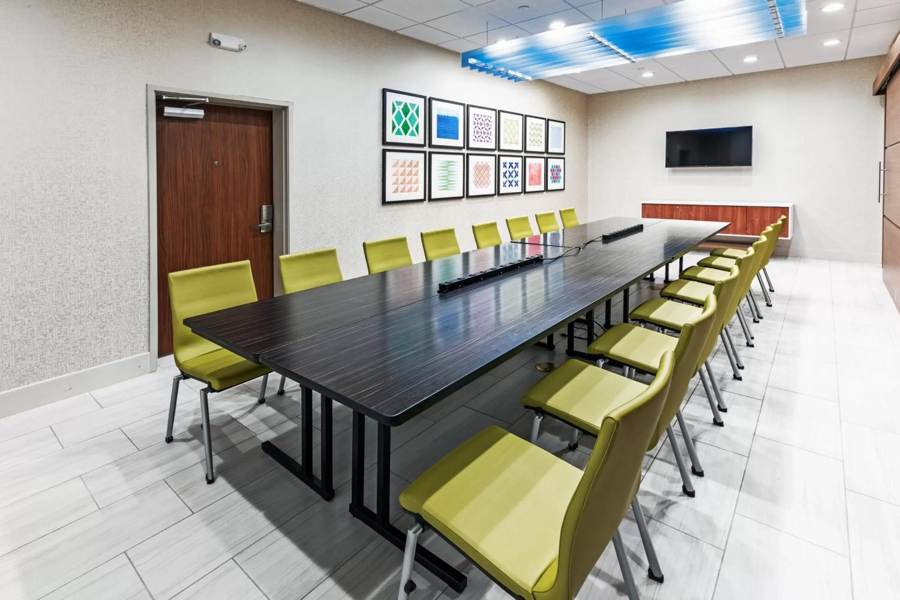 Meeting/conference room in Holiday Inn Express & Suites - Stafford NW - Sugar Land, an IHG Hotel