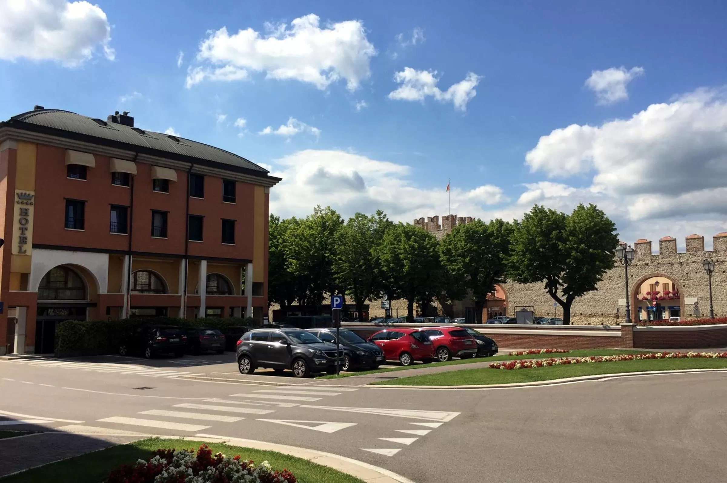 Property building in Hotel Roxy Plaza