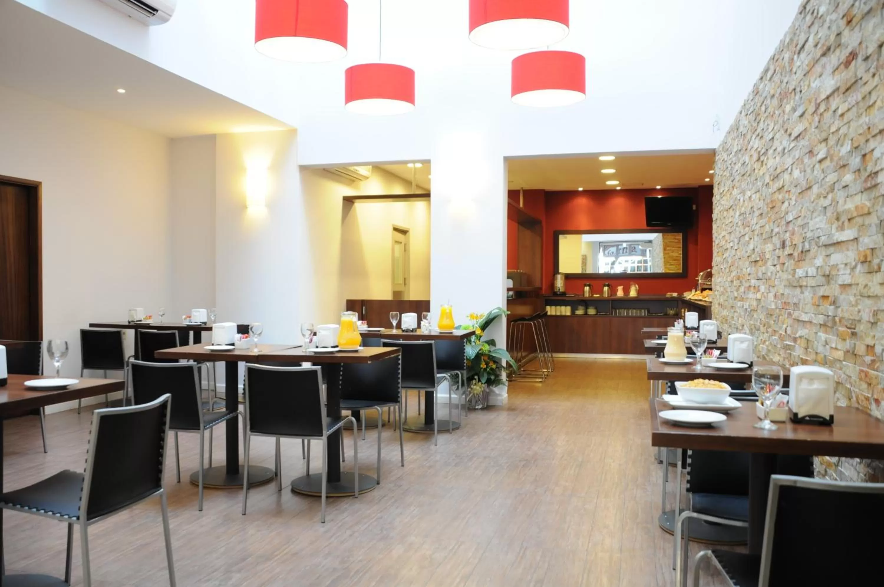 Restaurant/places to eat in Hotel California