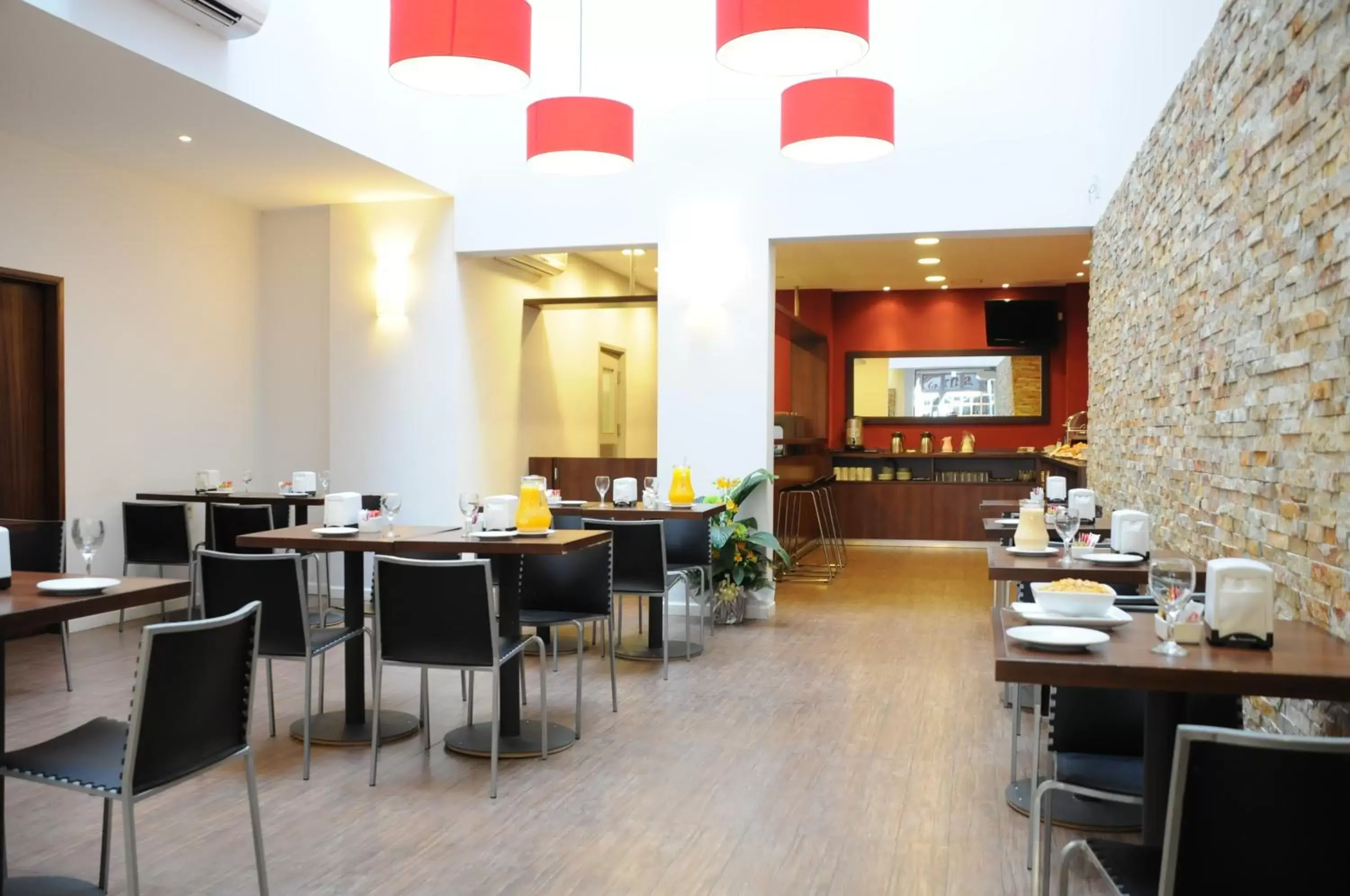 Restaurant/places to eat in Hotel California Restaurant/places to eat in Hotel California