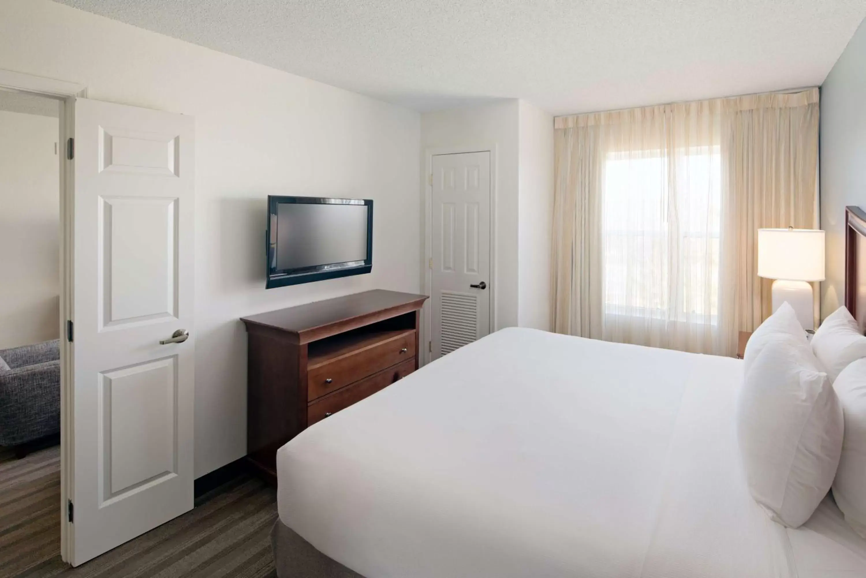Photo of the whole room, Bed in Hyatt House Herndon/Reston