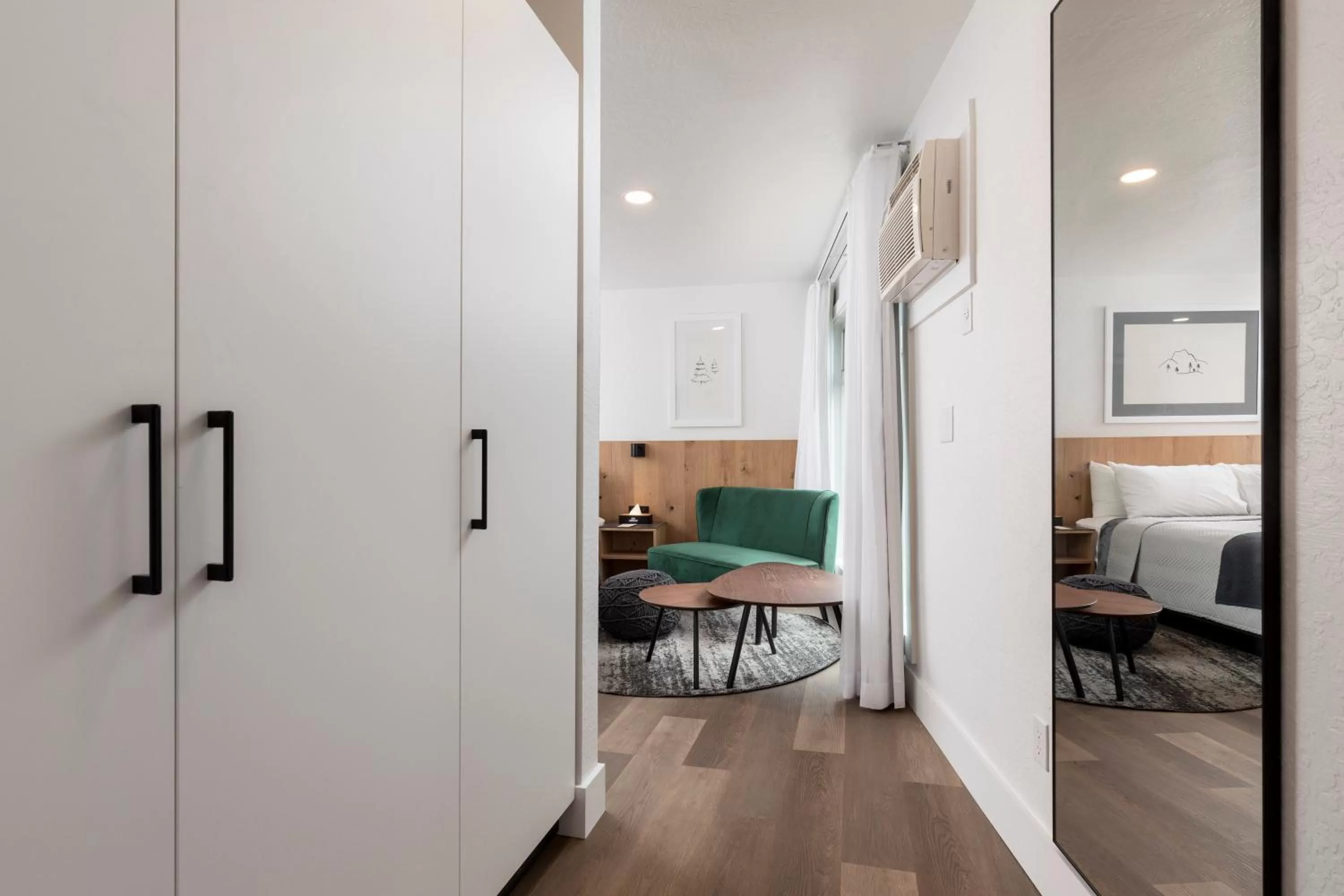 Seating area in Hotel Lumberjack - Sonora