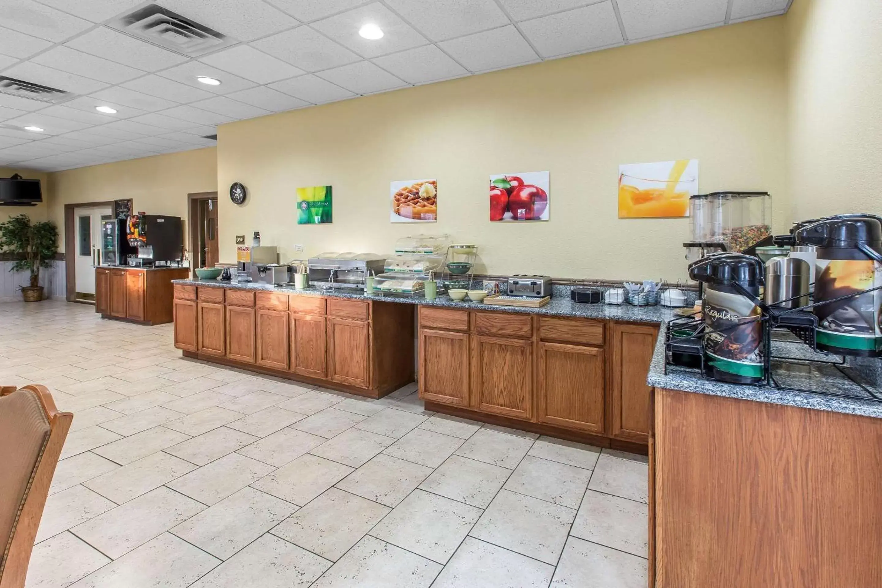 Restaurant/places to eat in Quality Inn & Suites Conference Center Thomasville Restaurant/places to eat in Quality Inn & Suites Conference Center Thomasville
