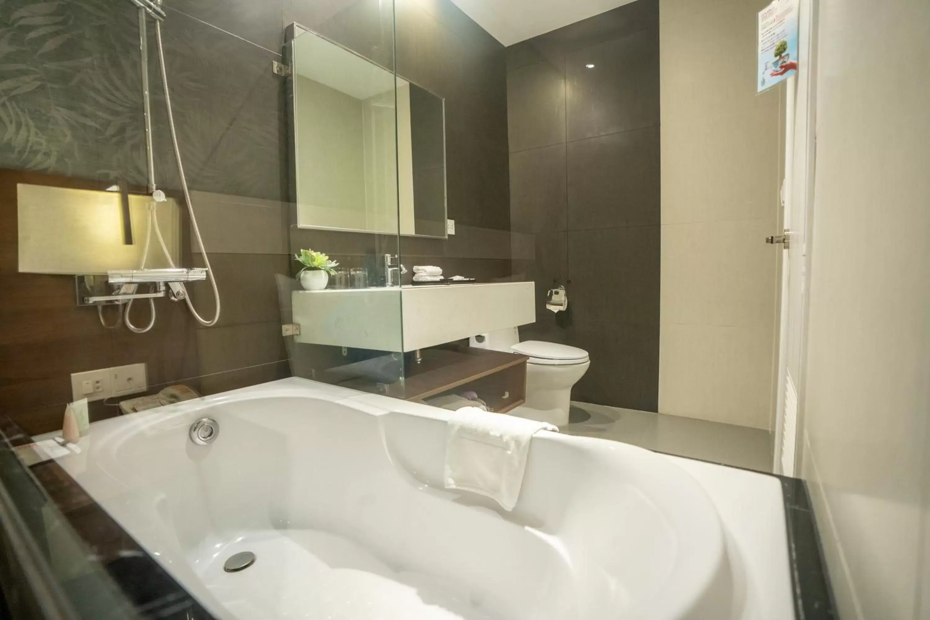 Bath, Bathroom in My Way Hotel & Residence Ha Noi