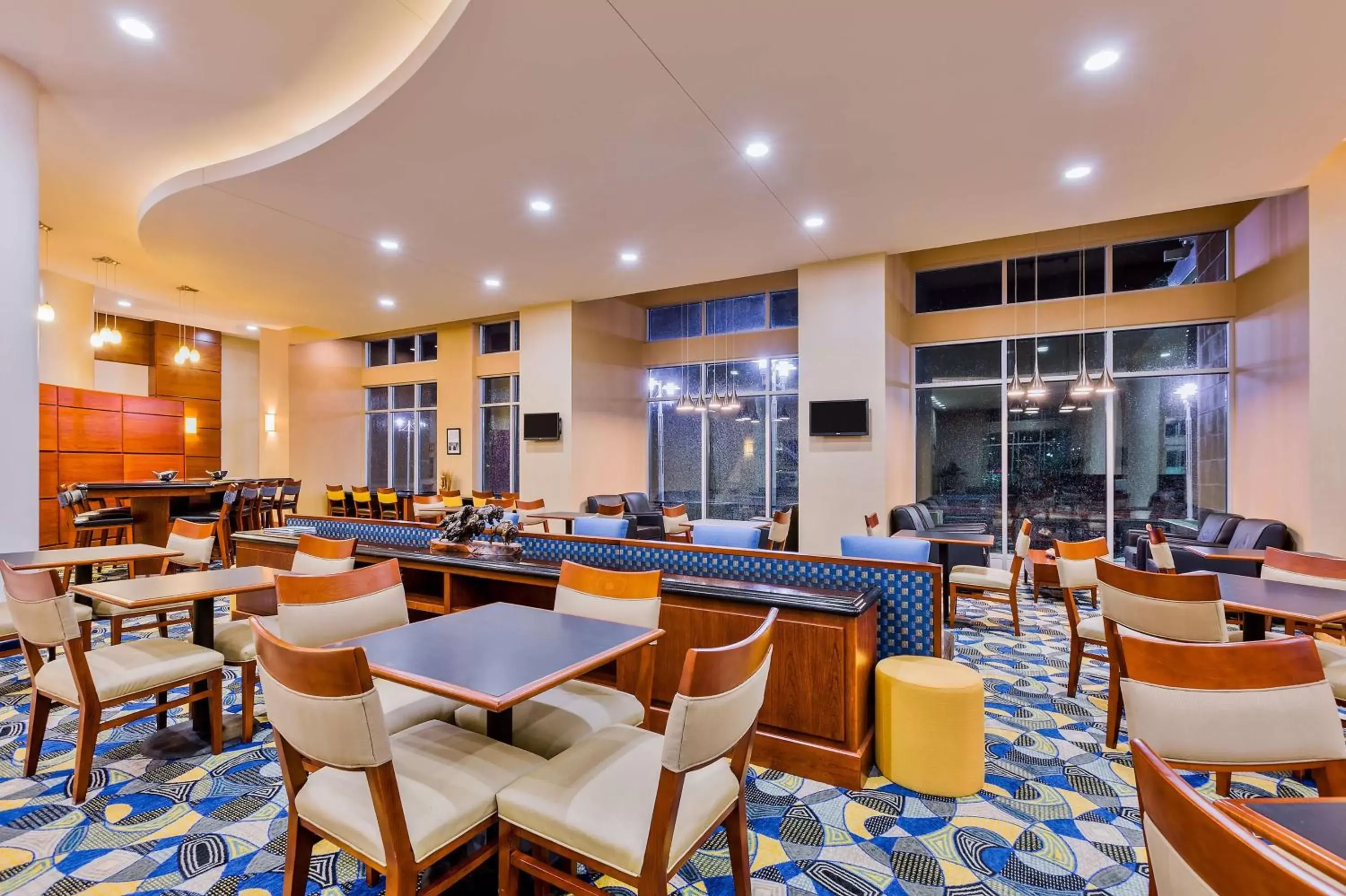 Dining area, Restaurant/Places to Eat in Hampton Inn & Suites Owensboro Downtown Waterfront