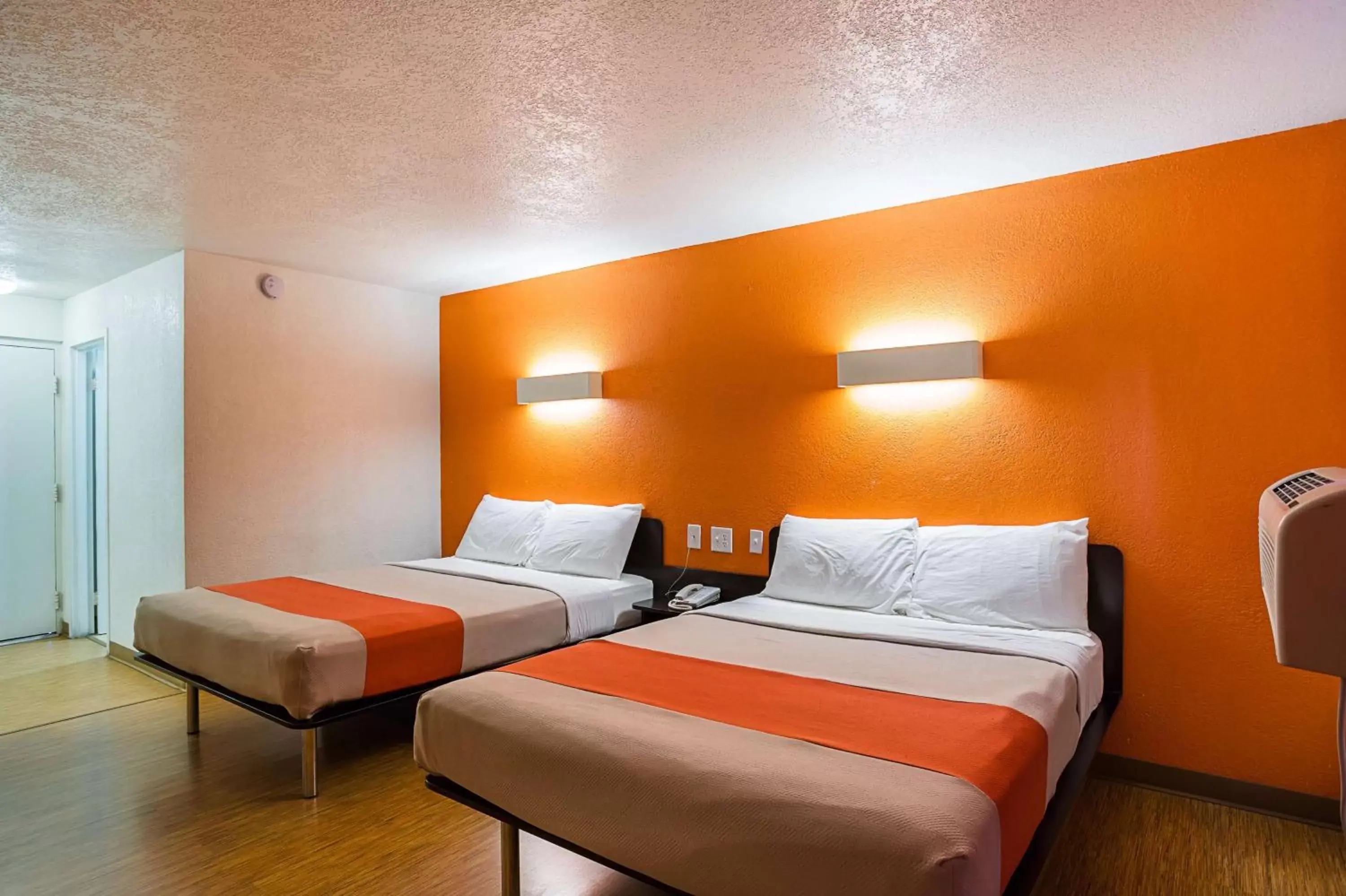 Bedroom, Bed in Motel 6-Wenatchee, WA