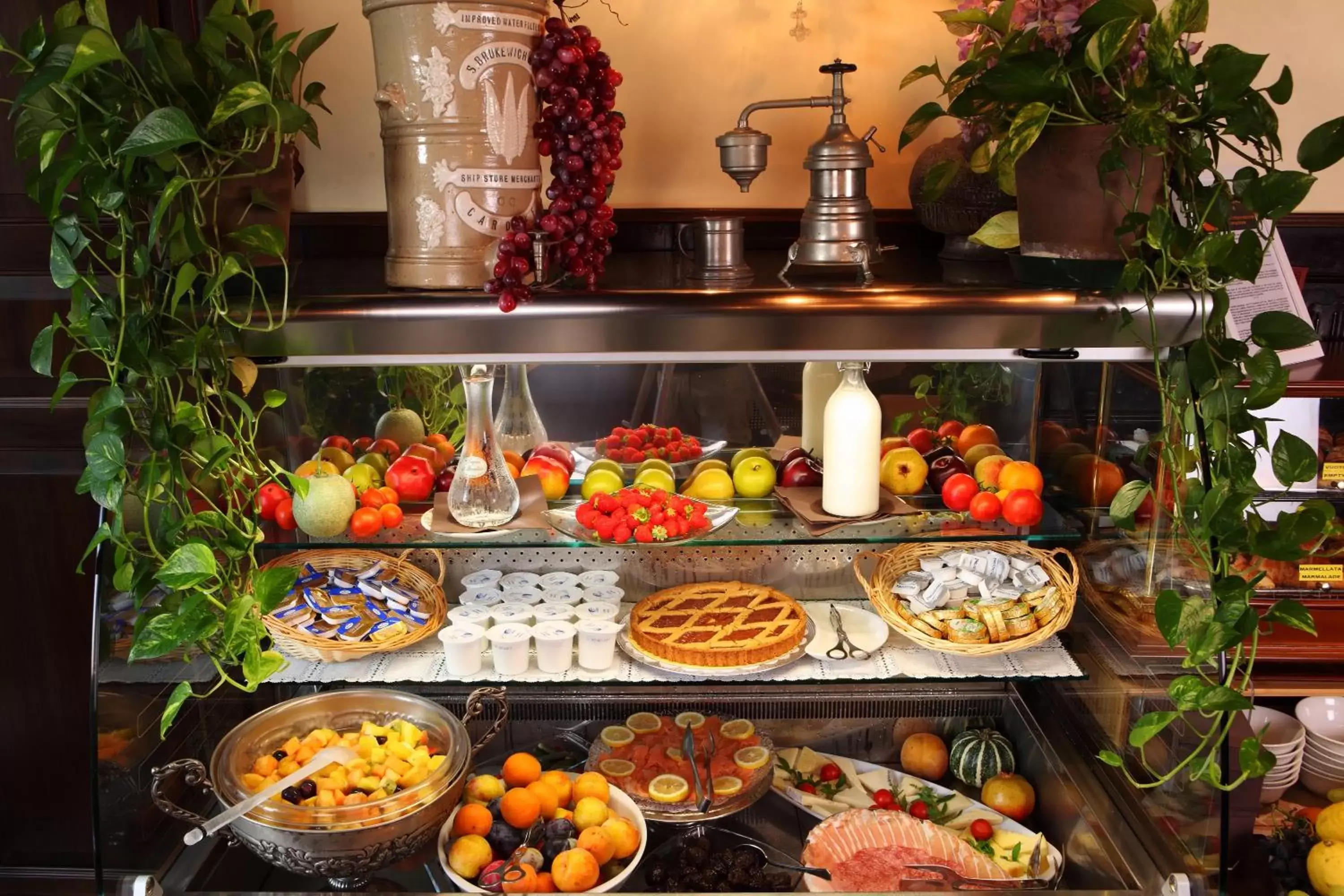 Buffet breakfast in Pensione Accademia - Villa Maravege