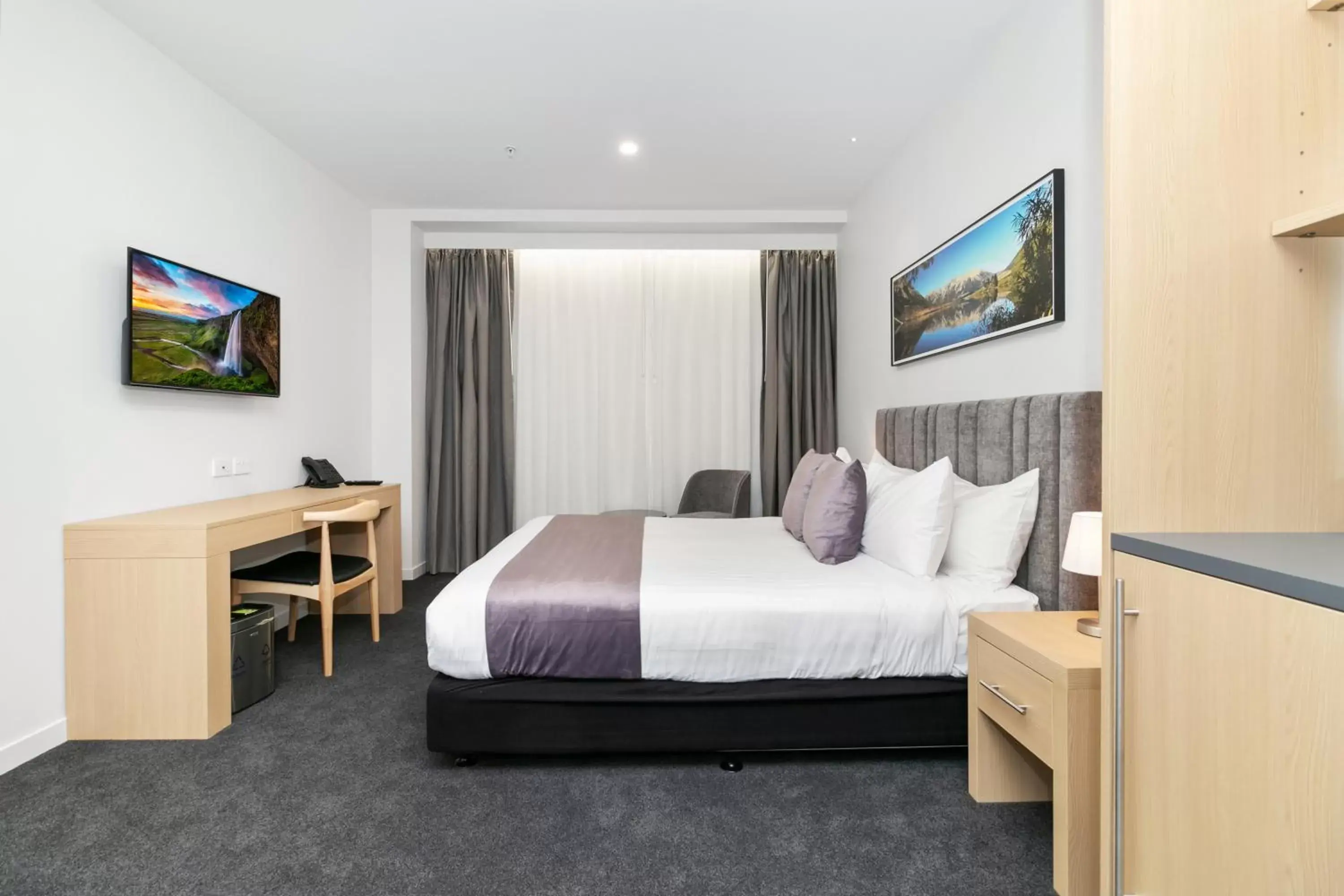 Bedroom, Bed in Christchurch City Hotel