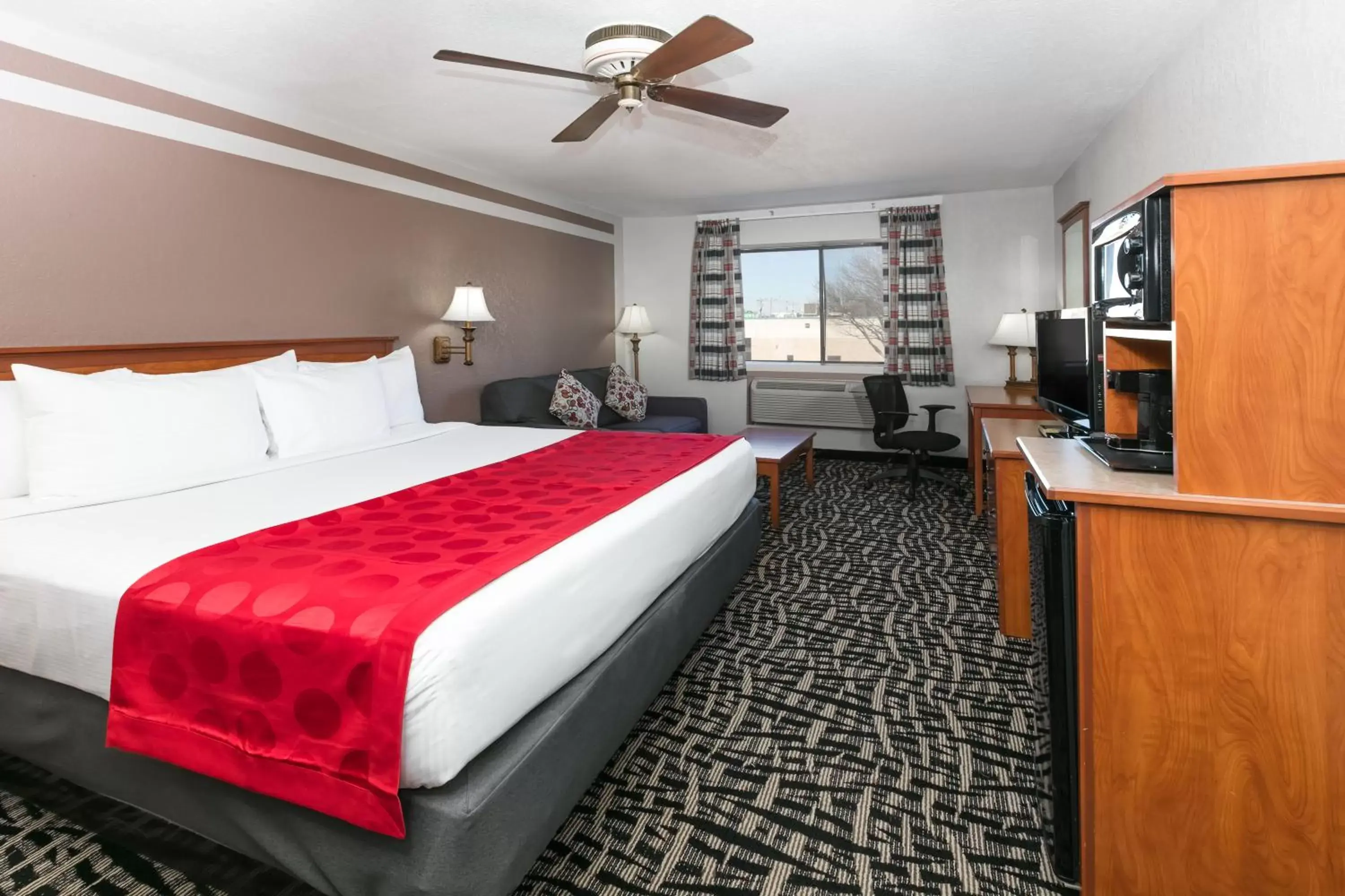Photo of the whole room, Bed in Ramada by Wyndham Oklahoma City Airport North