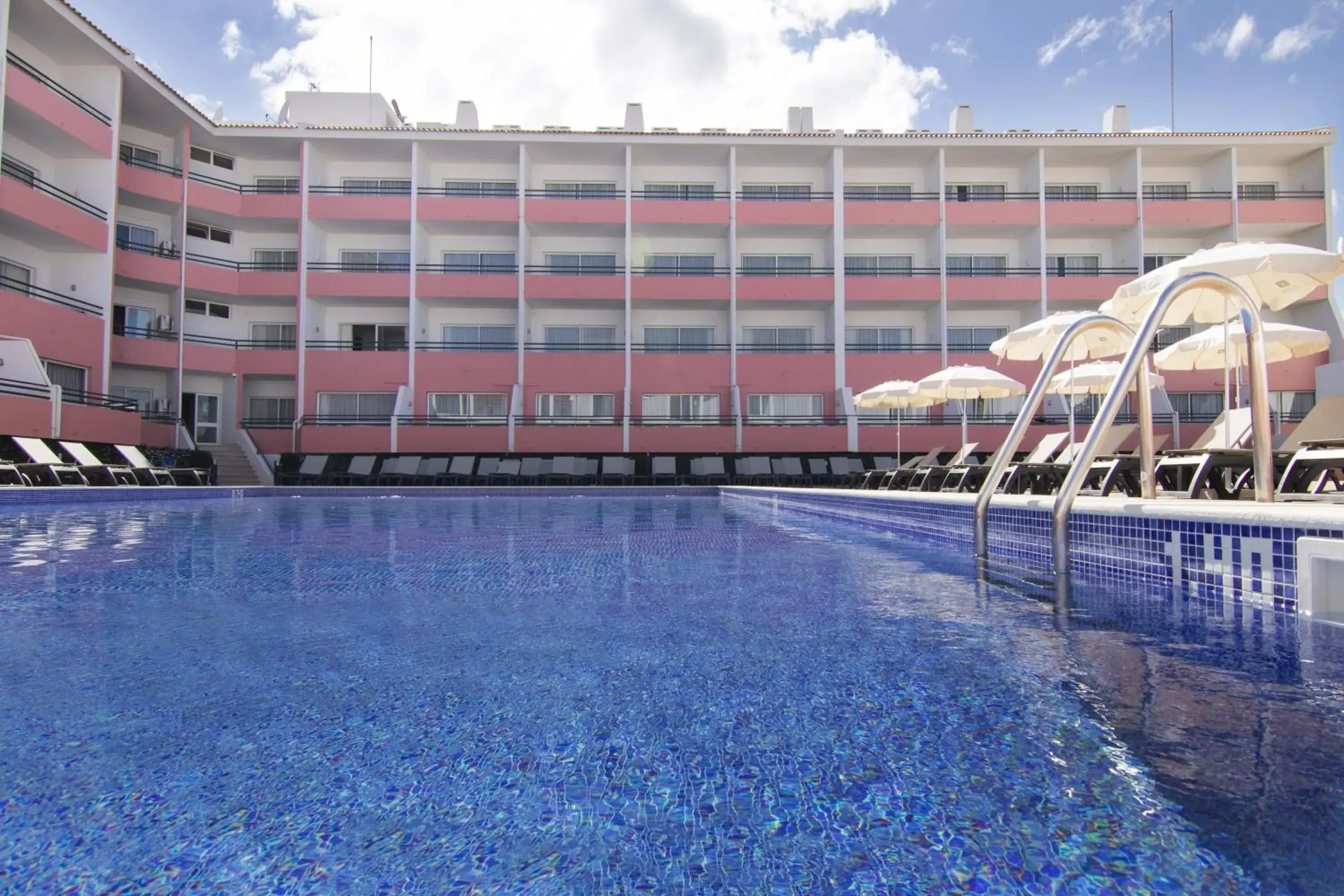 Property building, Swimming Pool in Luna Hotel da Oura