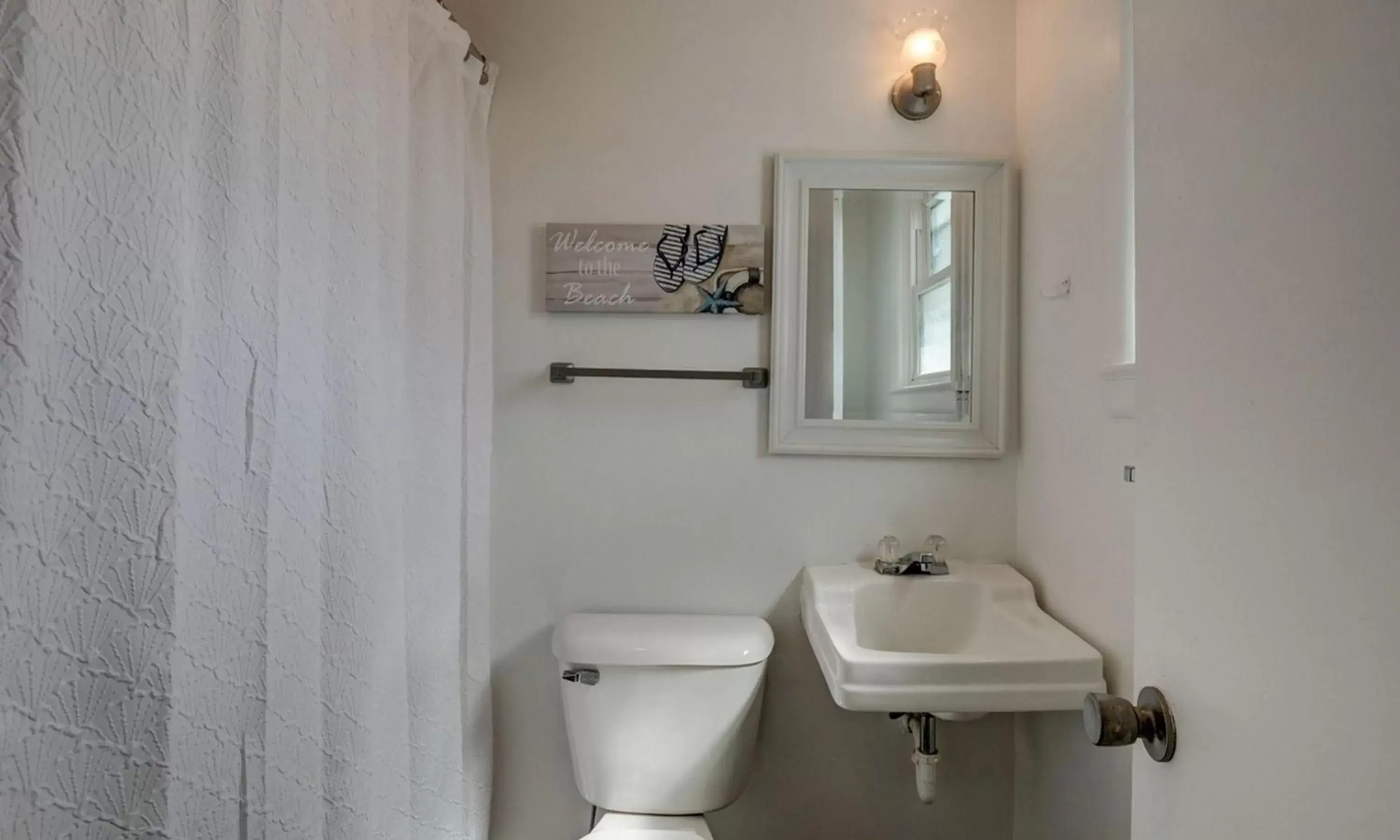 Bathroom in Loggerhead Inn and Suites by Carolina Retreats