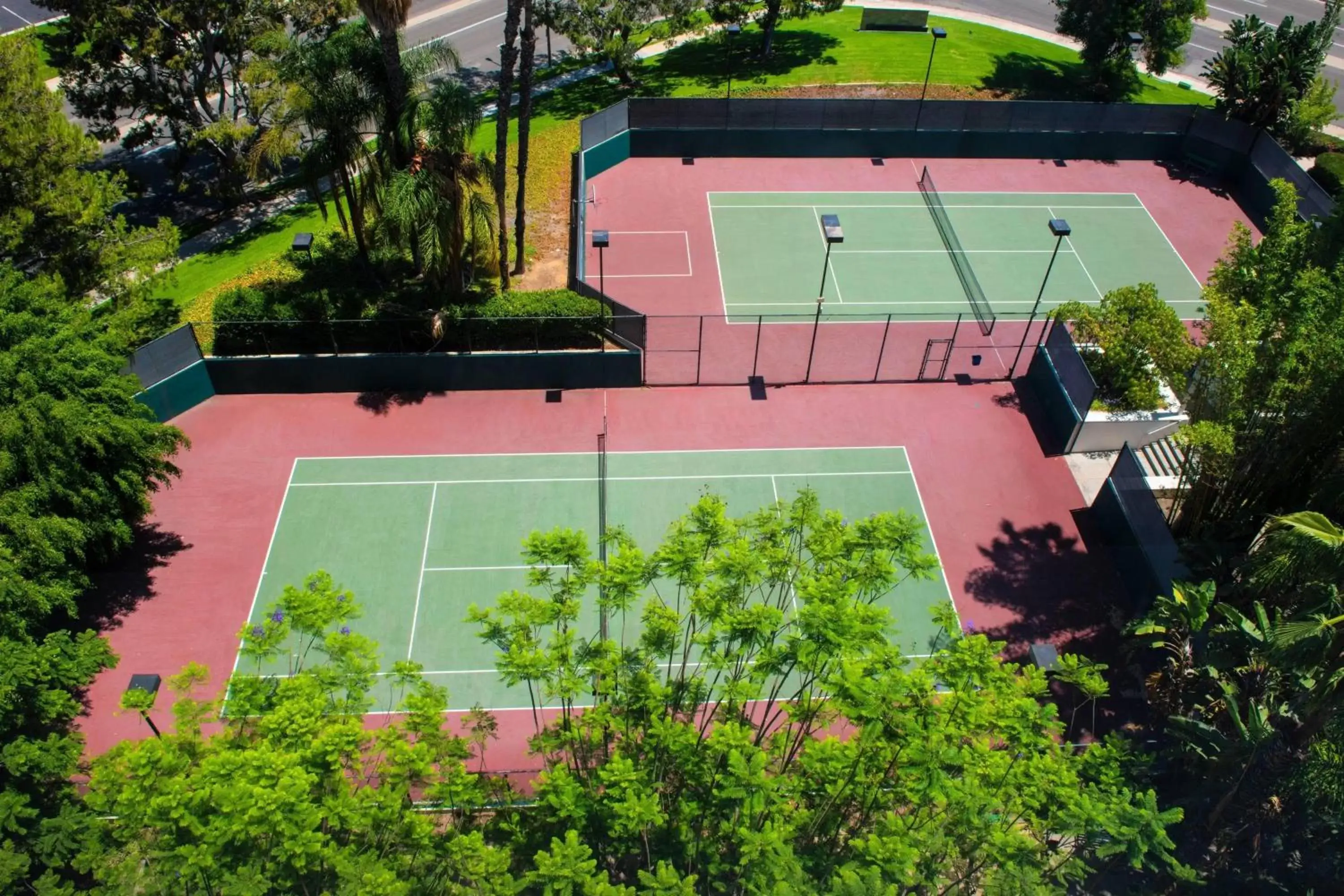 Tennis court, Tennis/Squash in Renaissance Newport Beach Hotel