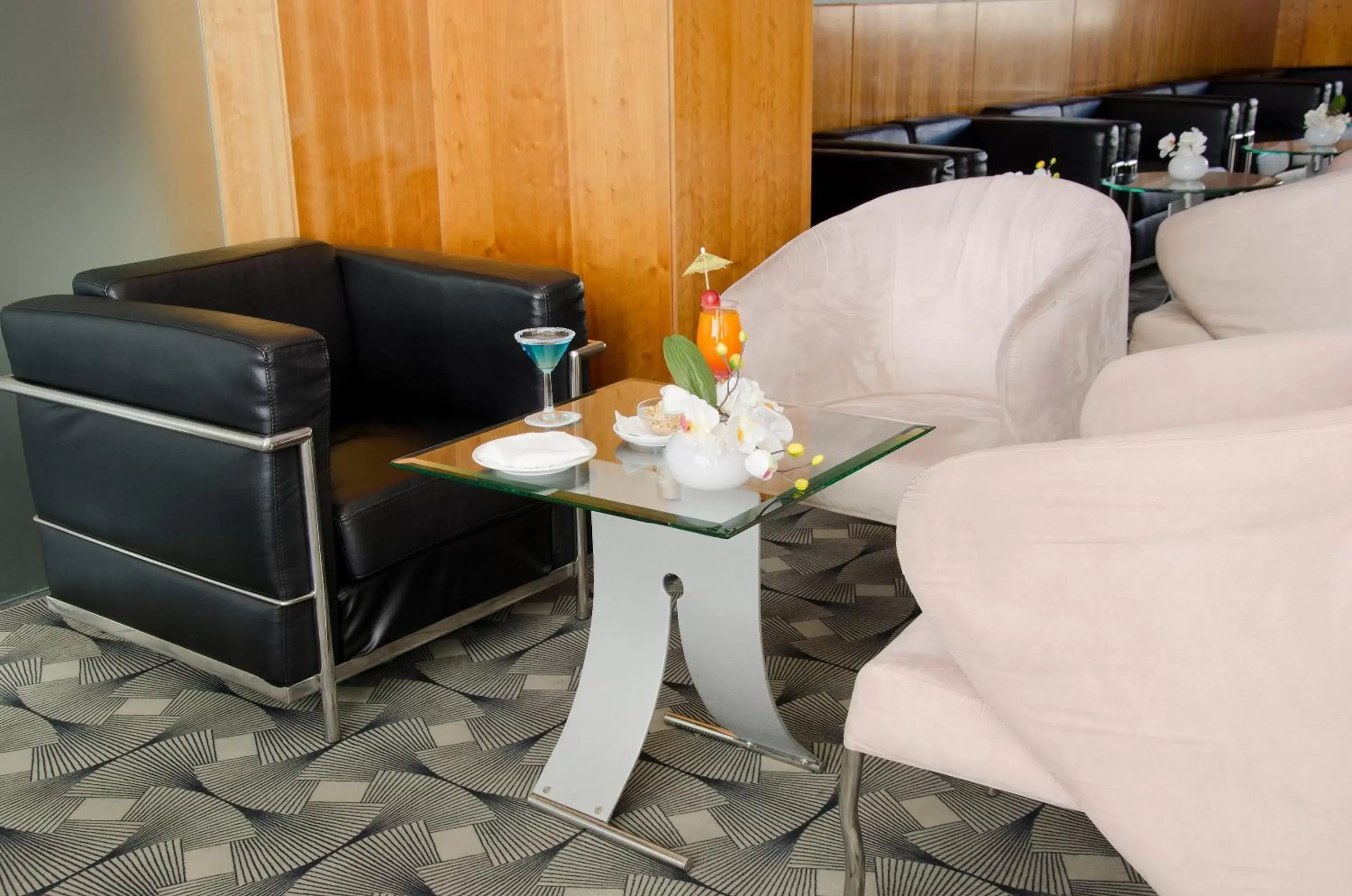 Lounge or bar, Seating Area in VIP Executive Santa Iria Hotel