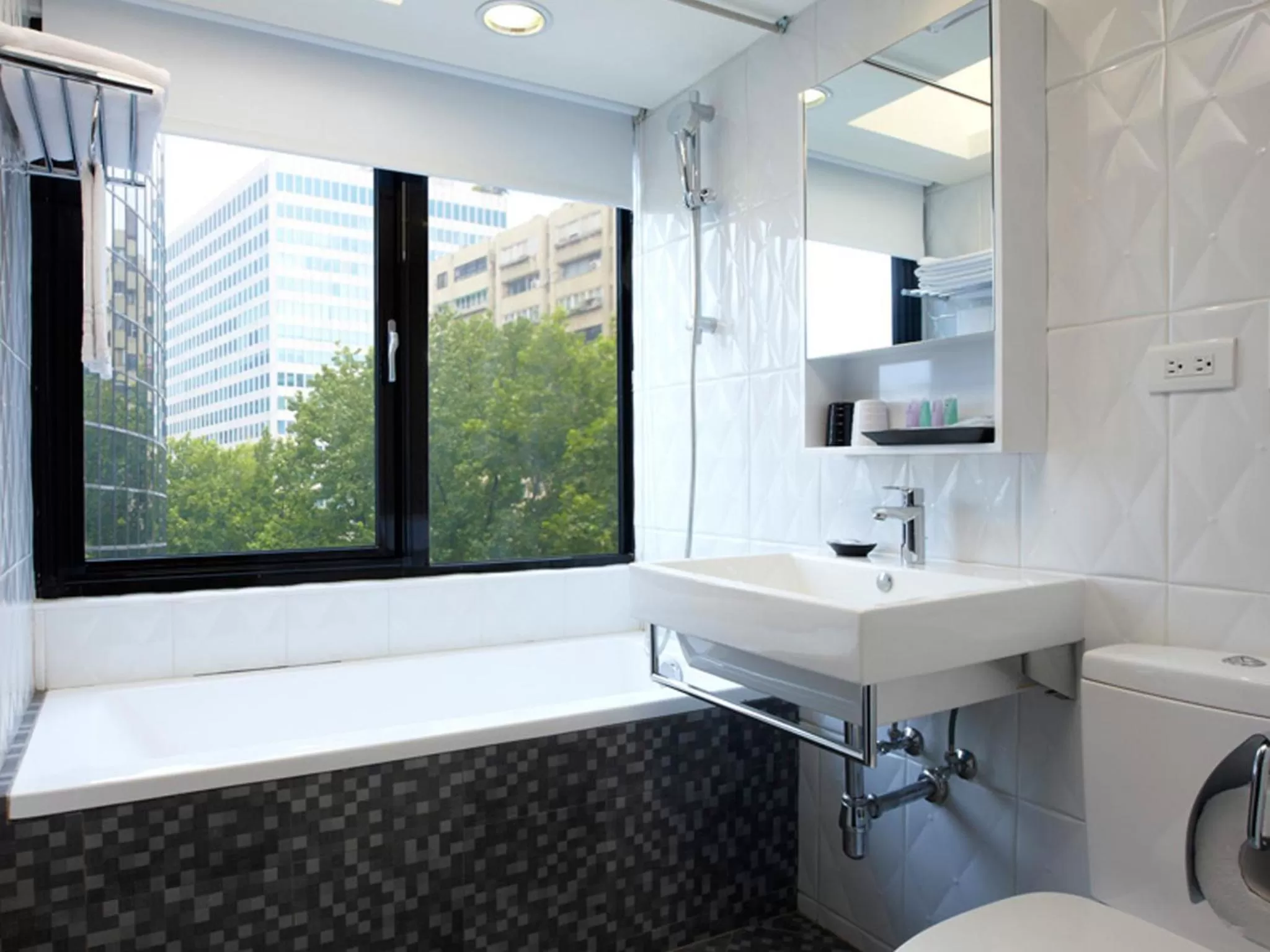 Shower in RF Hotel - Zhongxiao