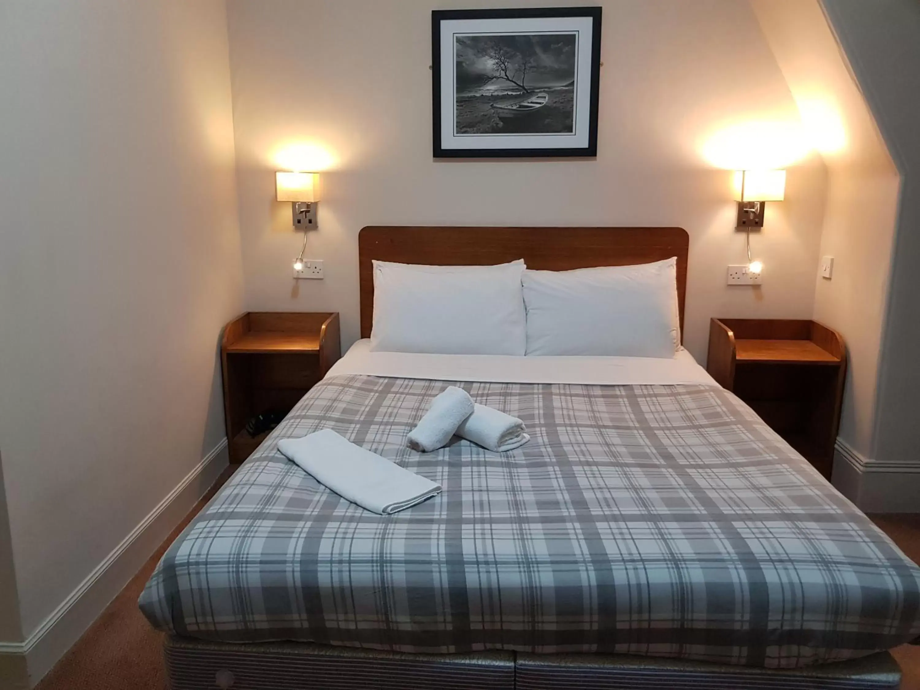 Bedroom, Bed in Aberdeen House Hotel