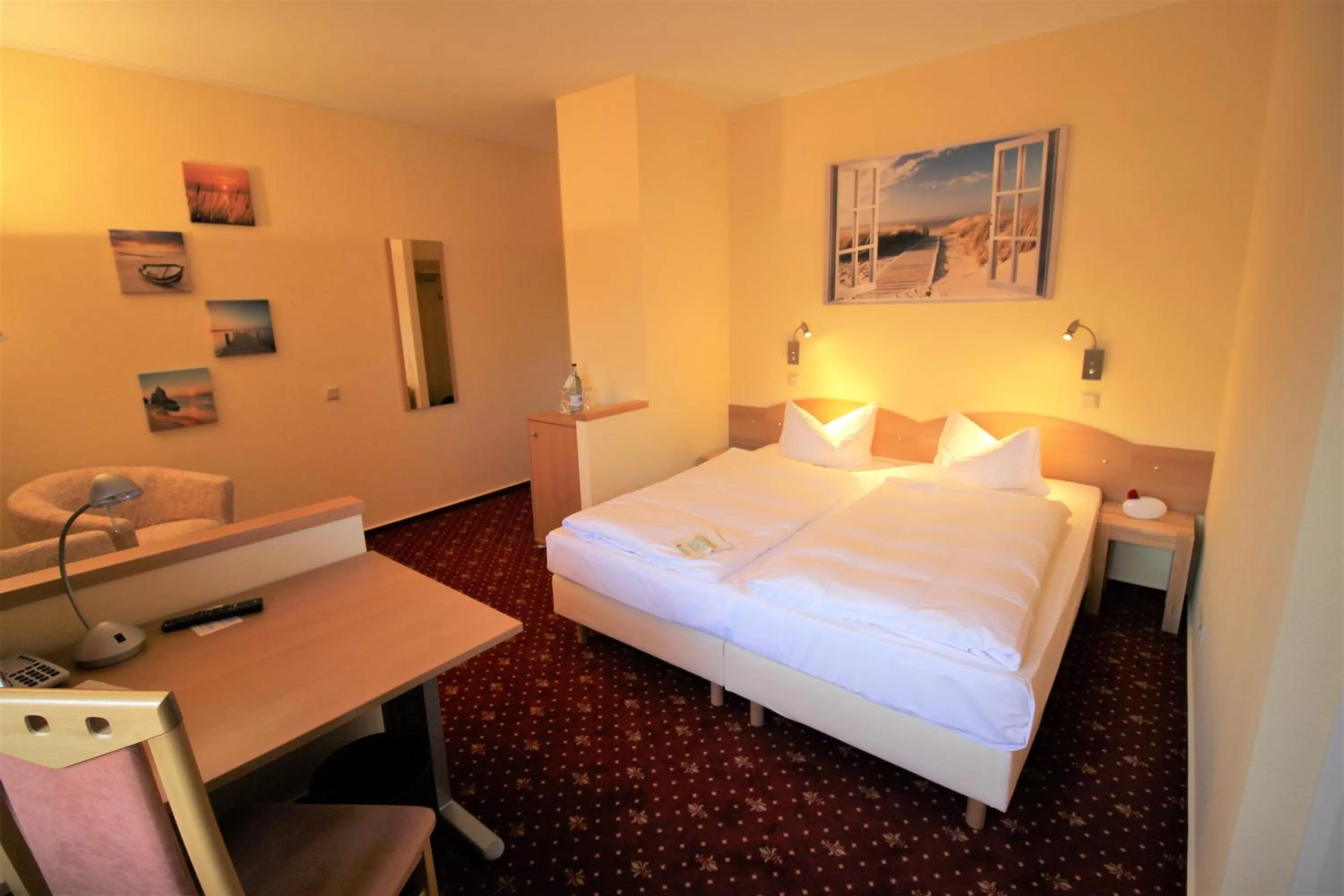 Photo of the whole room, Bed in Parkhotel Klüschenberg