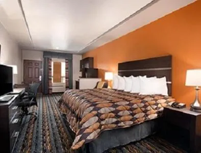 Bedroom, Bed in Days Inn by Wyndham Dilley