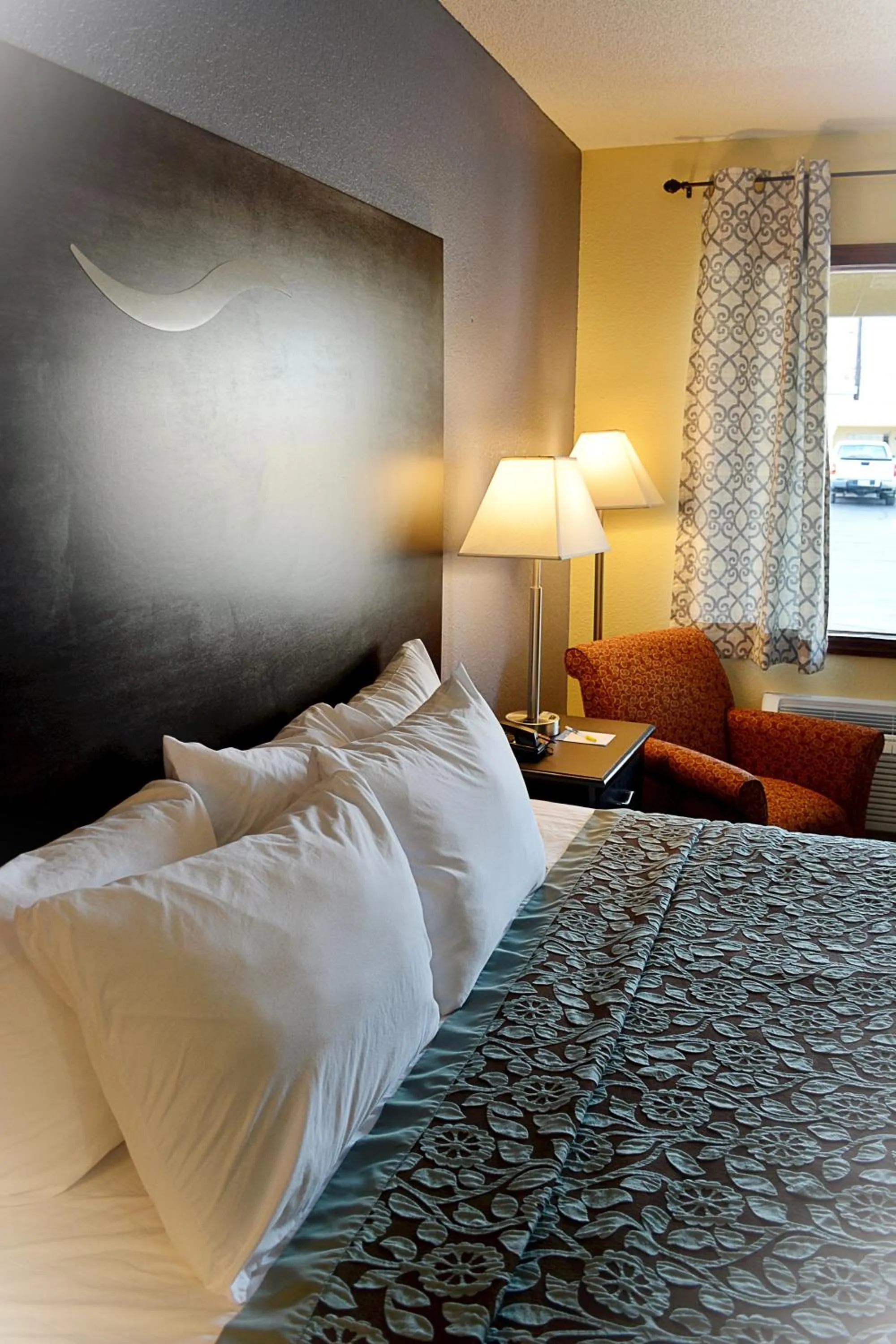 Decorative detail, Bed in Days Inn by Wyndham Jacksonville NC