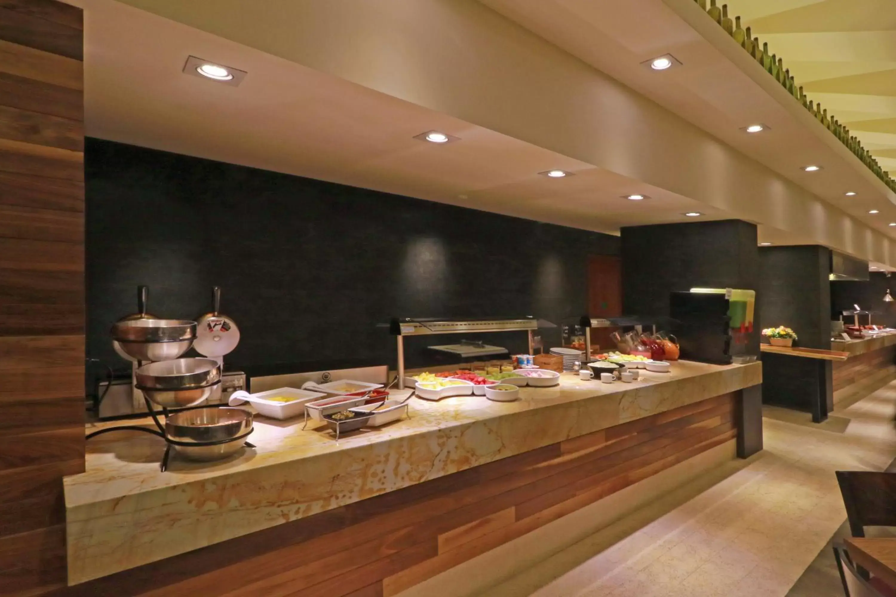 Restaurant/Places to Eat in Holiday Inn & Suites Plaza Mayor, an IHG Hotel