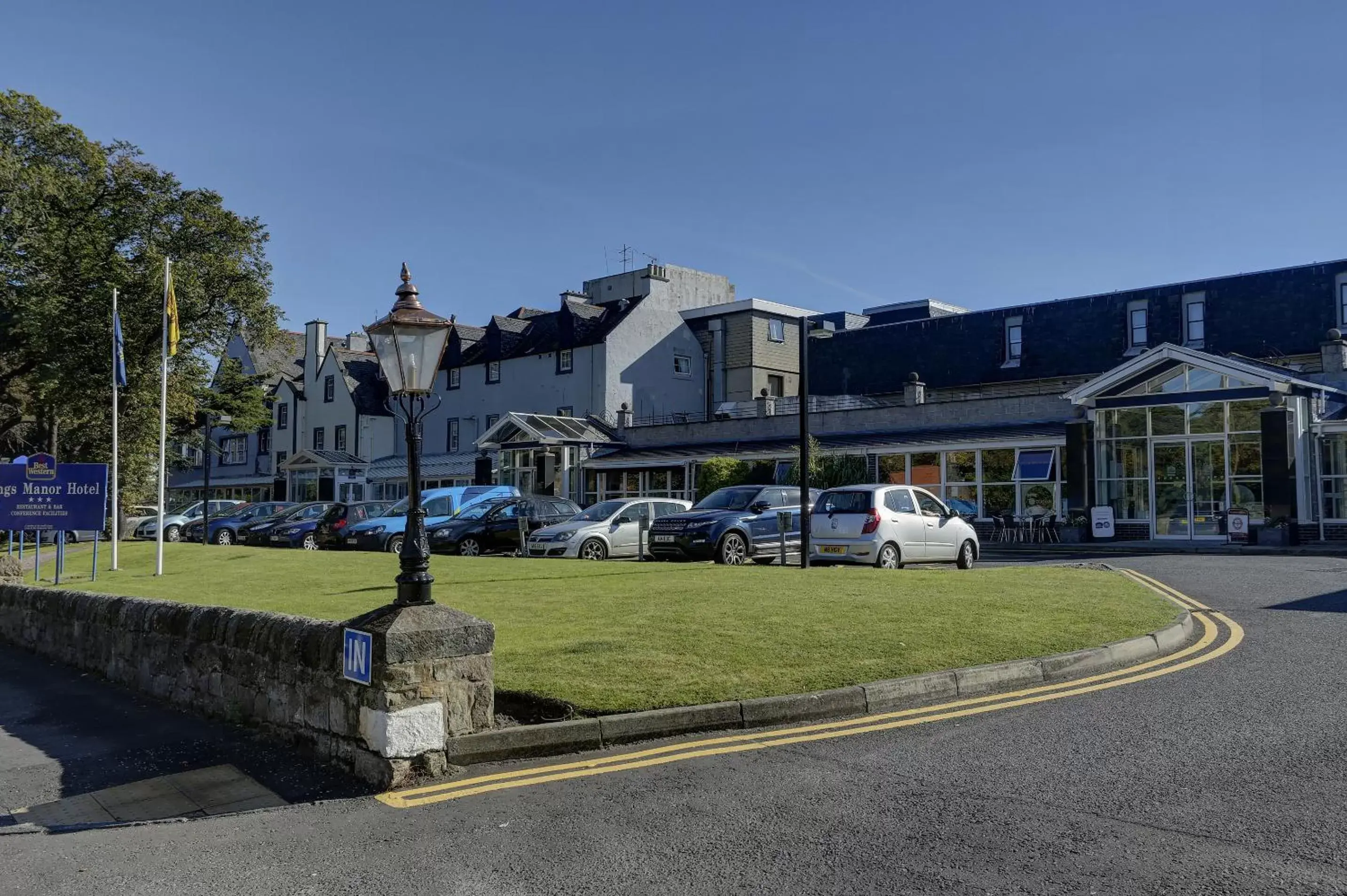 Facade/entrance, Property Building in Best Western Kings Manor