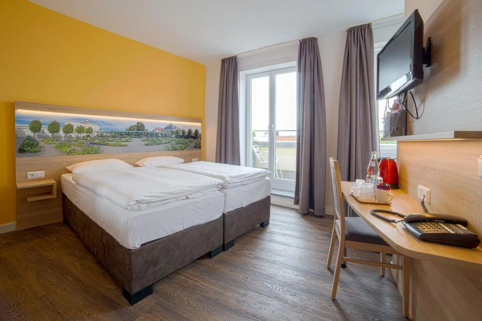 Photo of the whole room, Bed in City Hotel Hannover