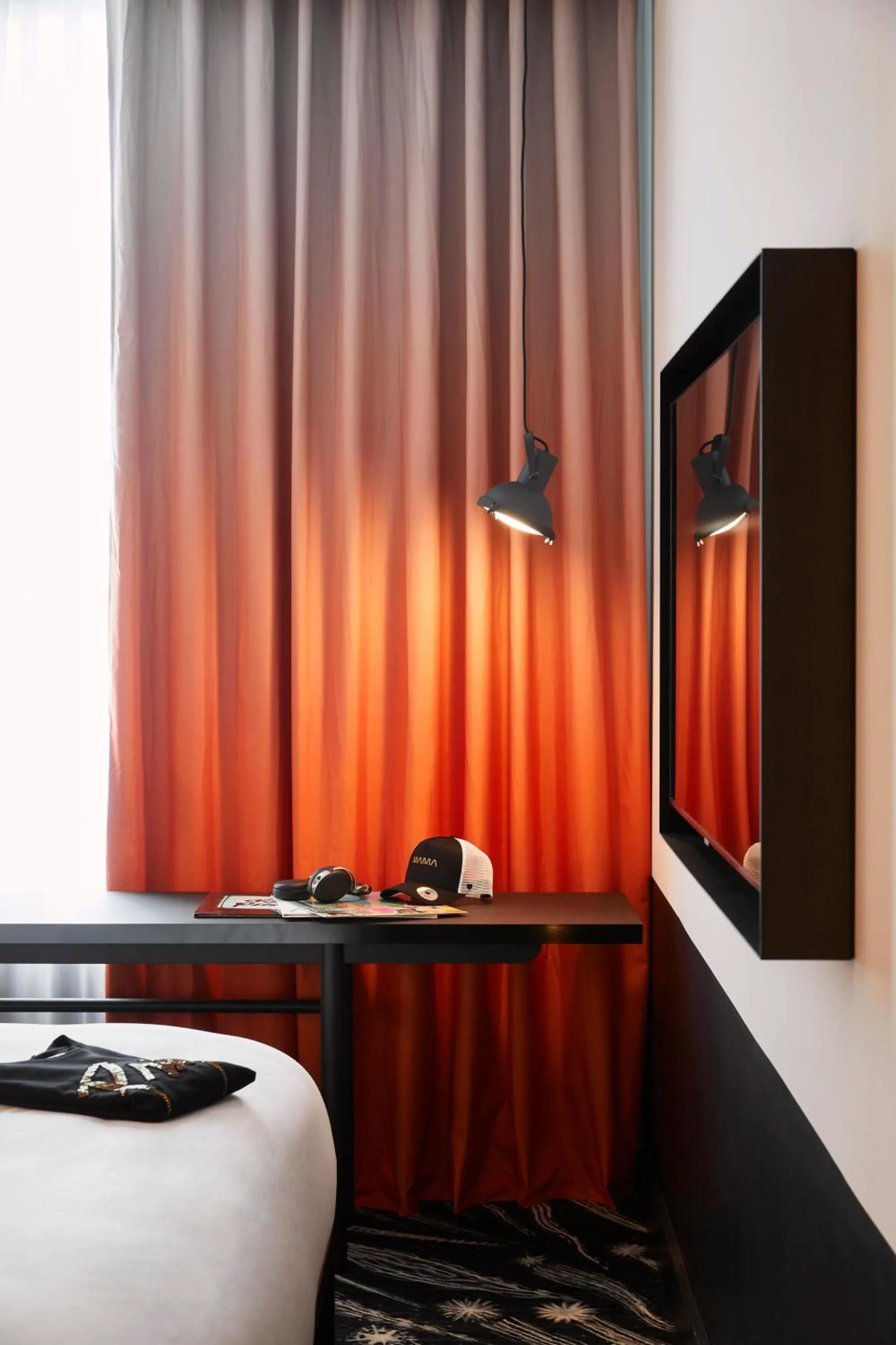 Bed in Mama Shelter Paris La Défense