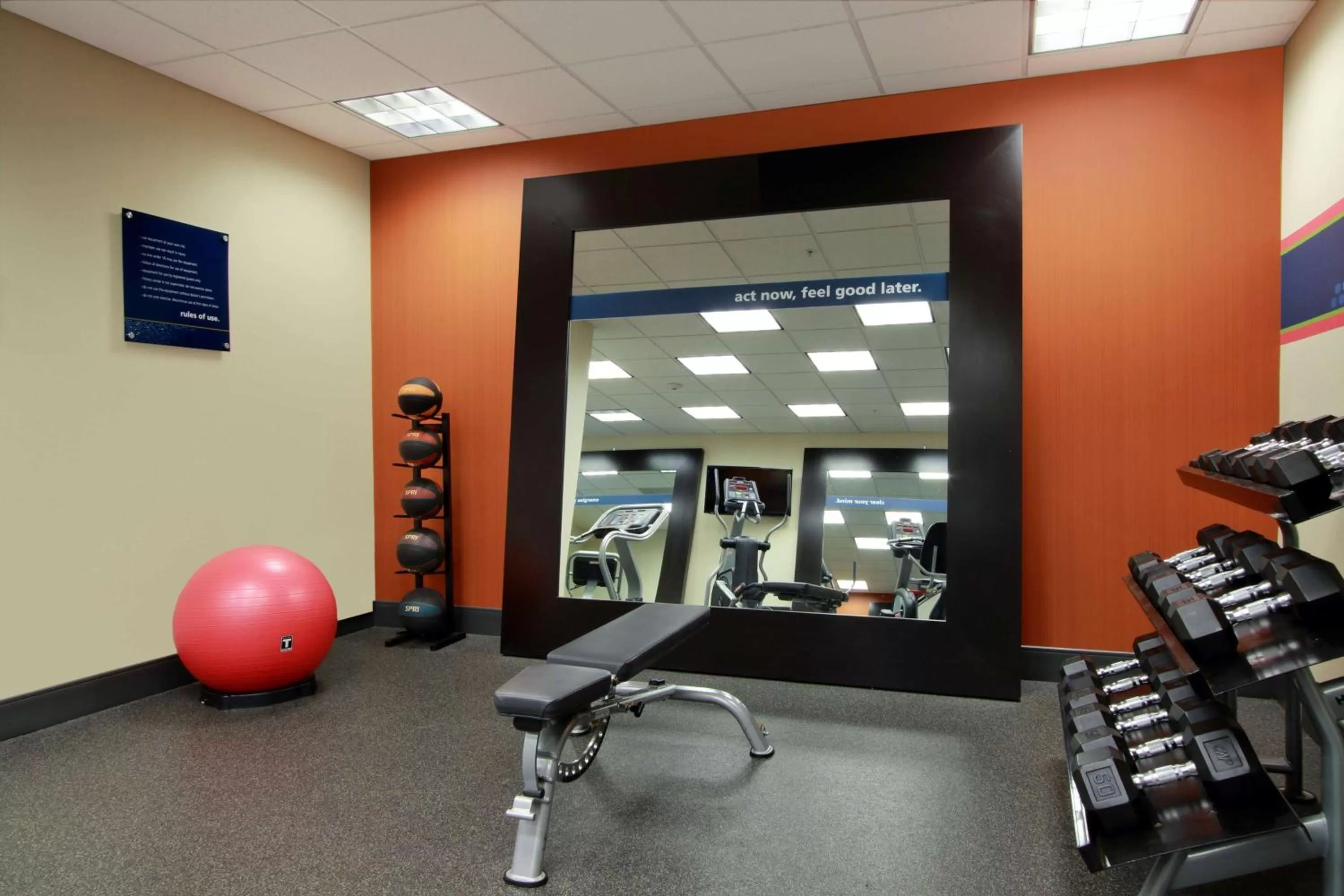 Fitness centre/facilities in Hampton Inn Winfield