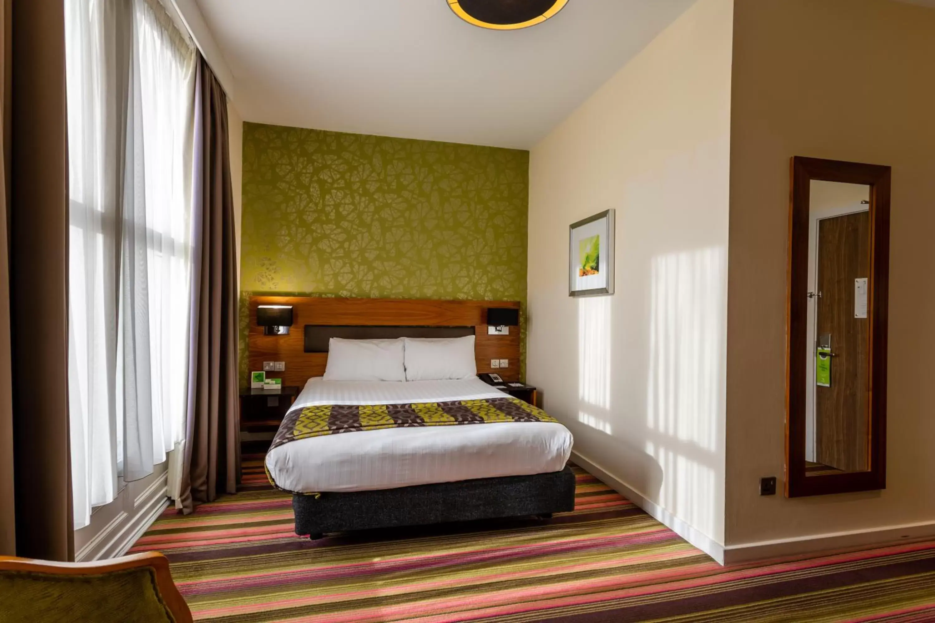 Bed in Holiday Inn Newcastle-Jesmond, an IHG Hotel