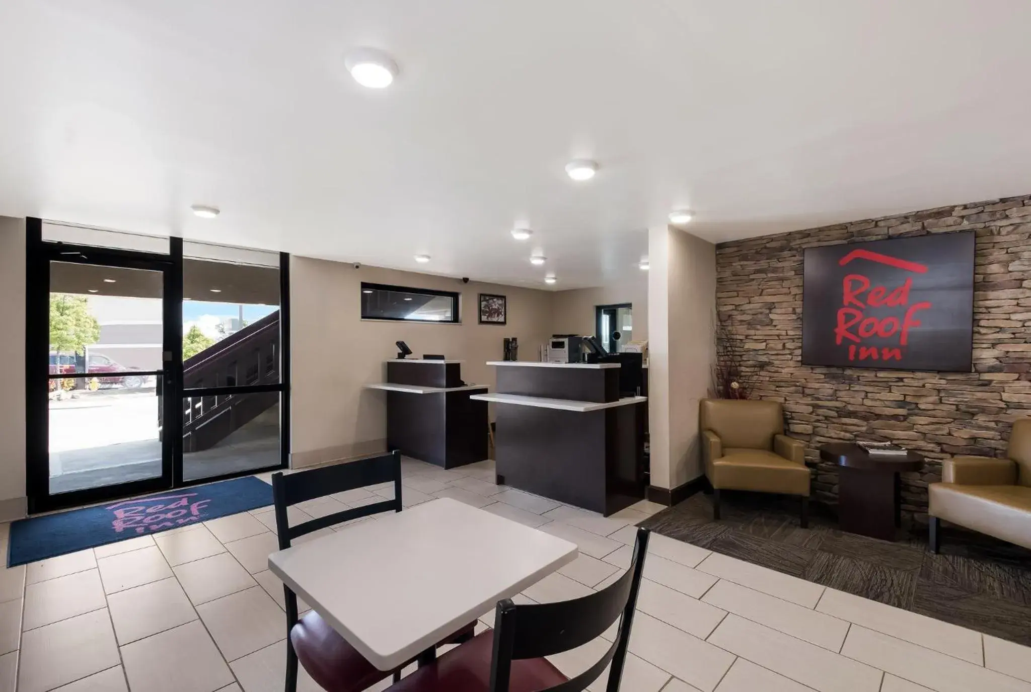 Lobby or reception, Dining Area in Red Roof Inn Chattanooga Airport