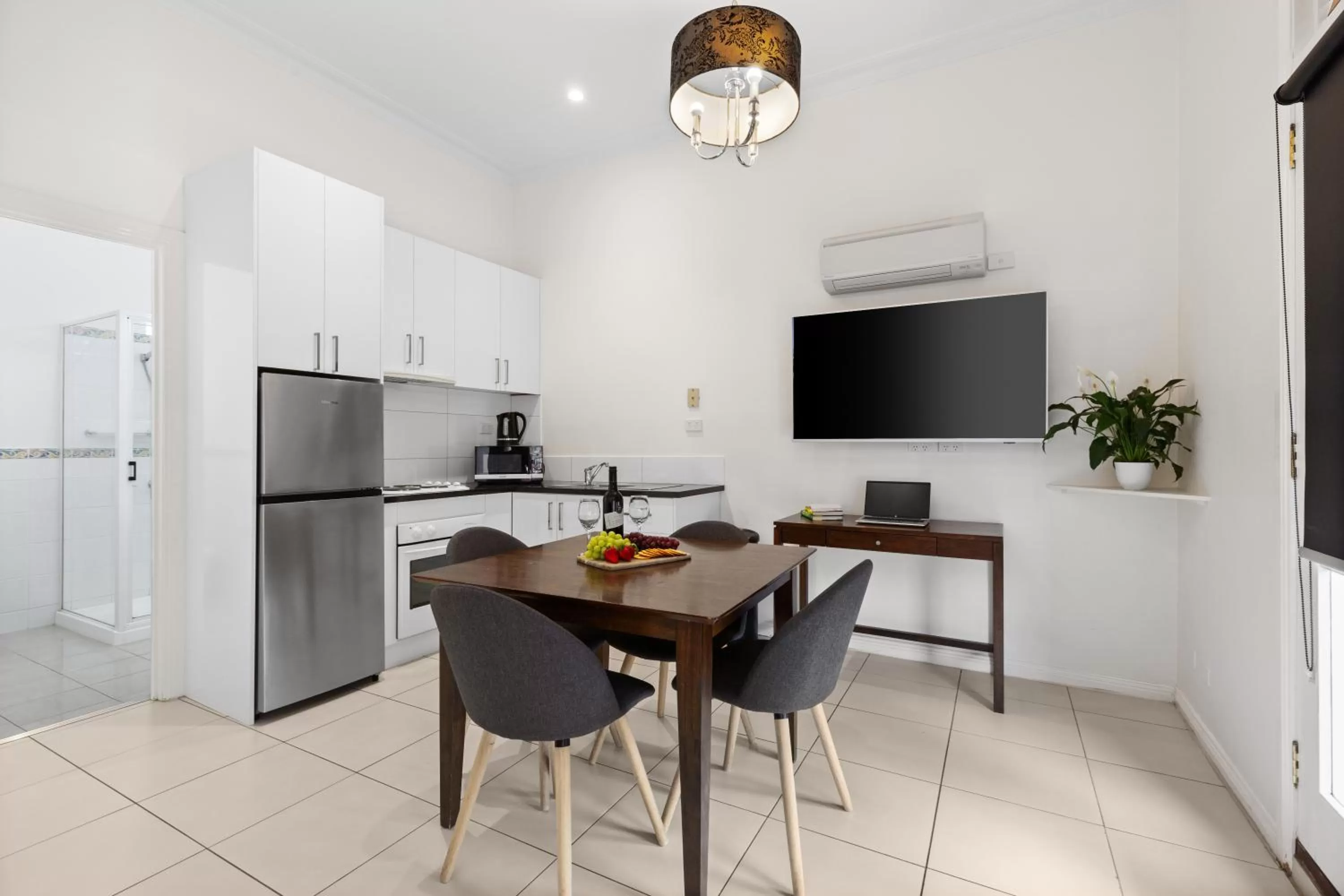 Kitchen or kitchenette in All Seasons Resort Hotel Bendigo