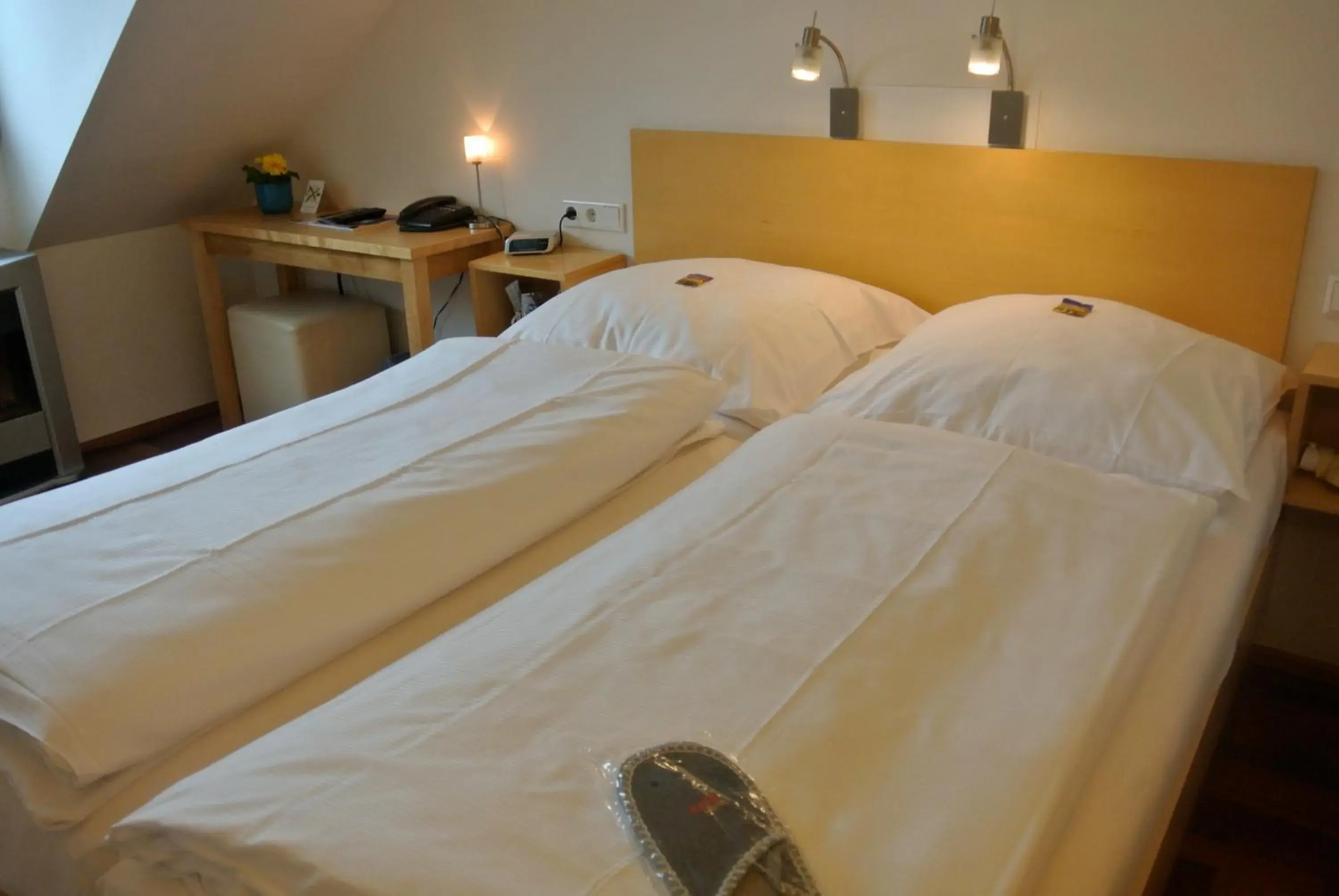 Bed in Town Hotel Wiesbaden - kleines Privathotel mit Self-Check-In in Bestlage