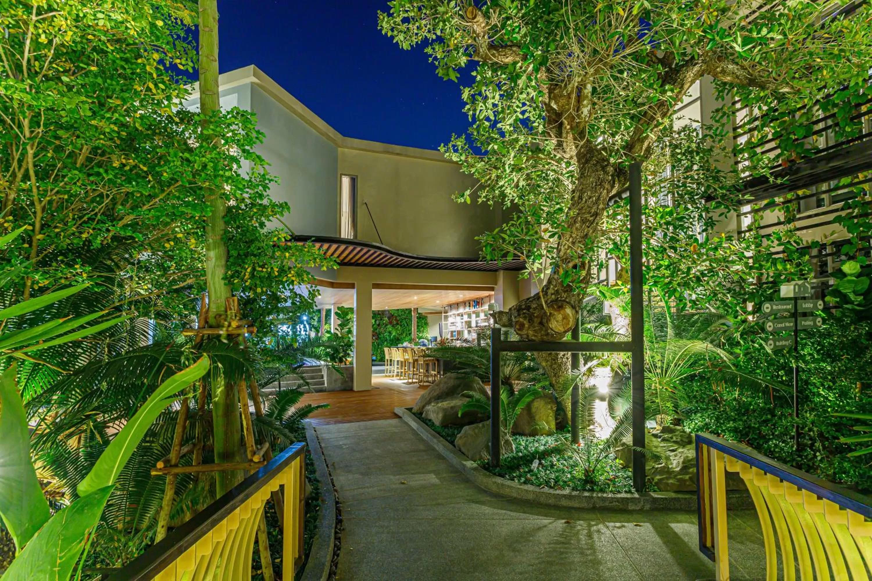 Garden in W1Bangkoknoi Hotel