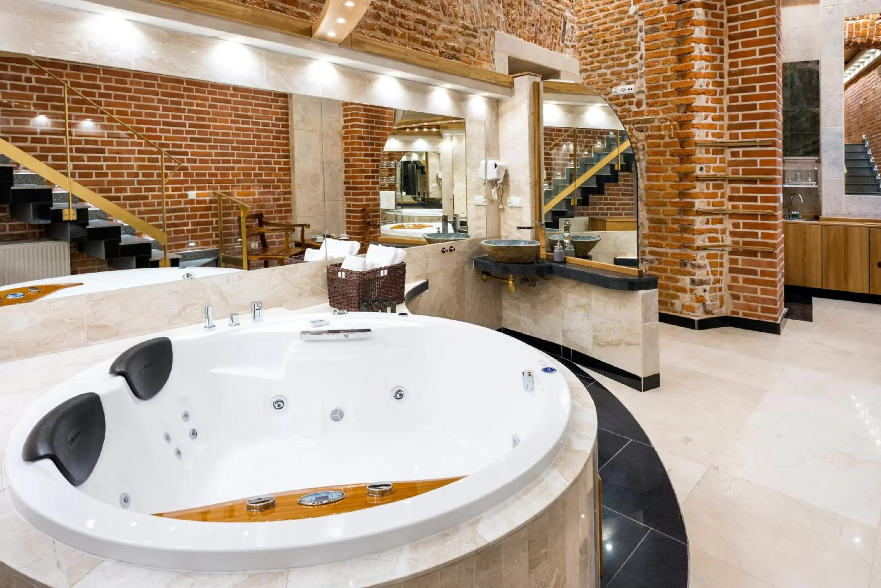 Hot Tub in Aparthotel Stare Miasto Hot Tub in Aparthotel Stare Miasto