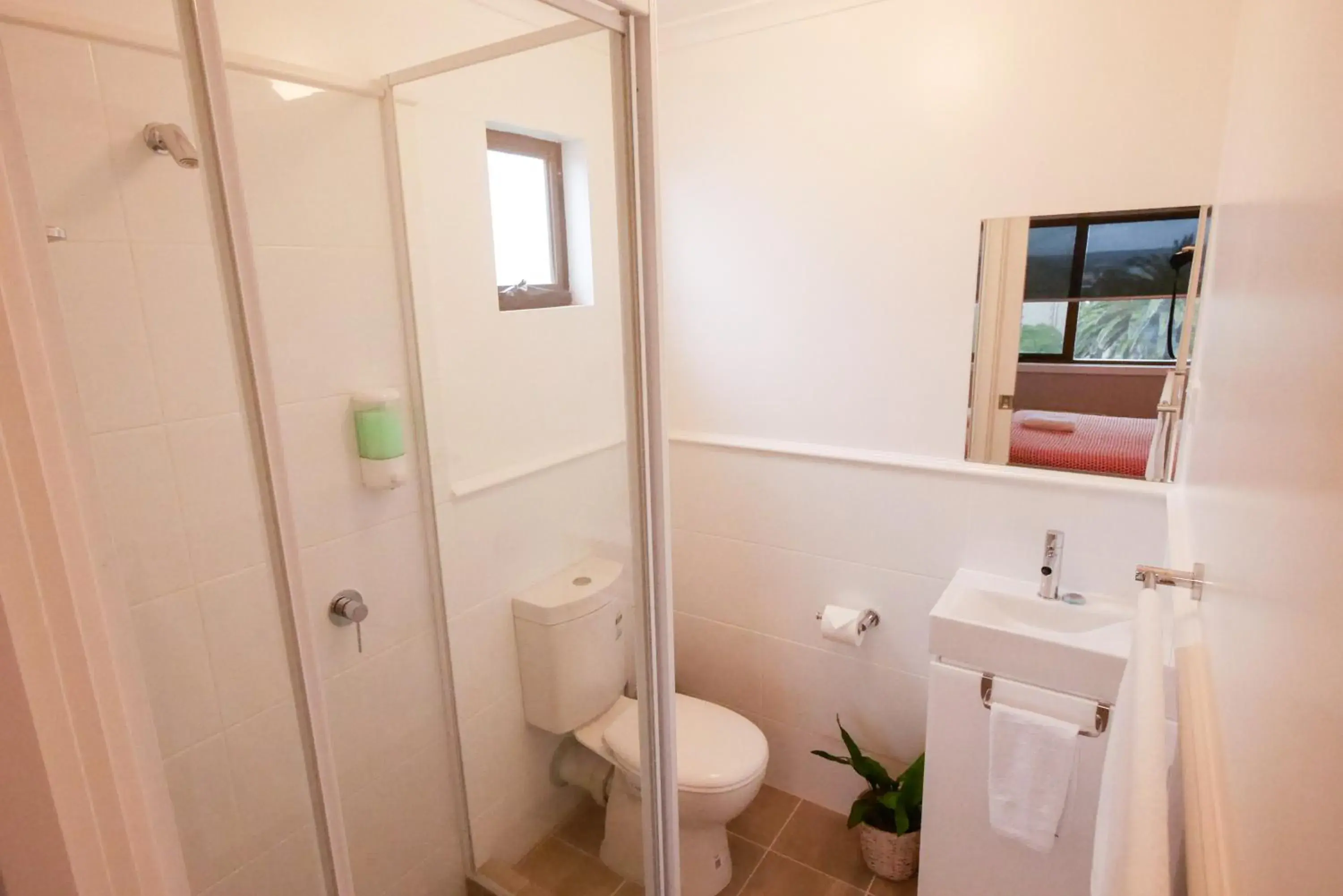 Bathroom in YHA Port Elliot Beach House