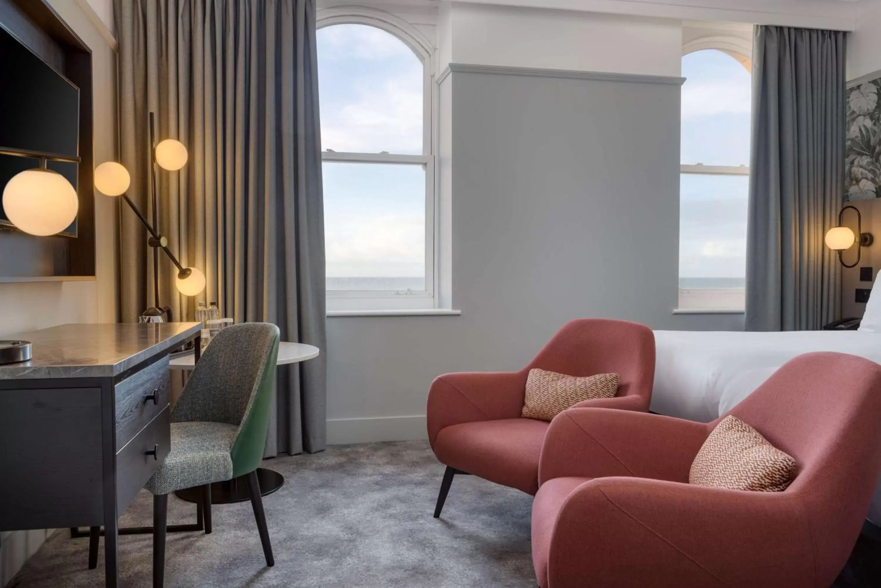 Bedroom, Seating Area in DoubleTree By Hilton Brighton Metropole