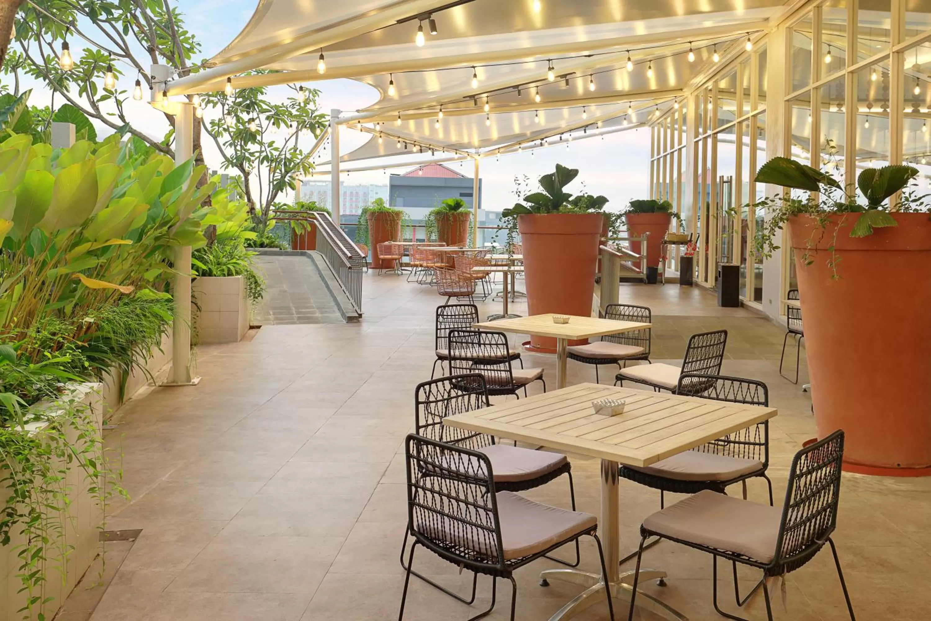 Restaurant/places to eat in Ibis Samarinda