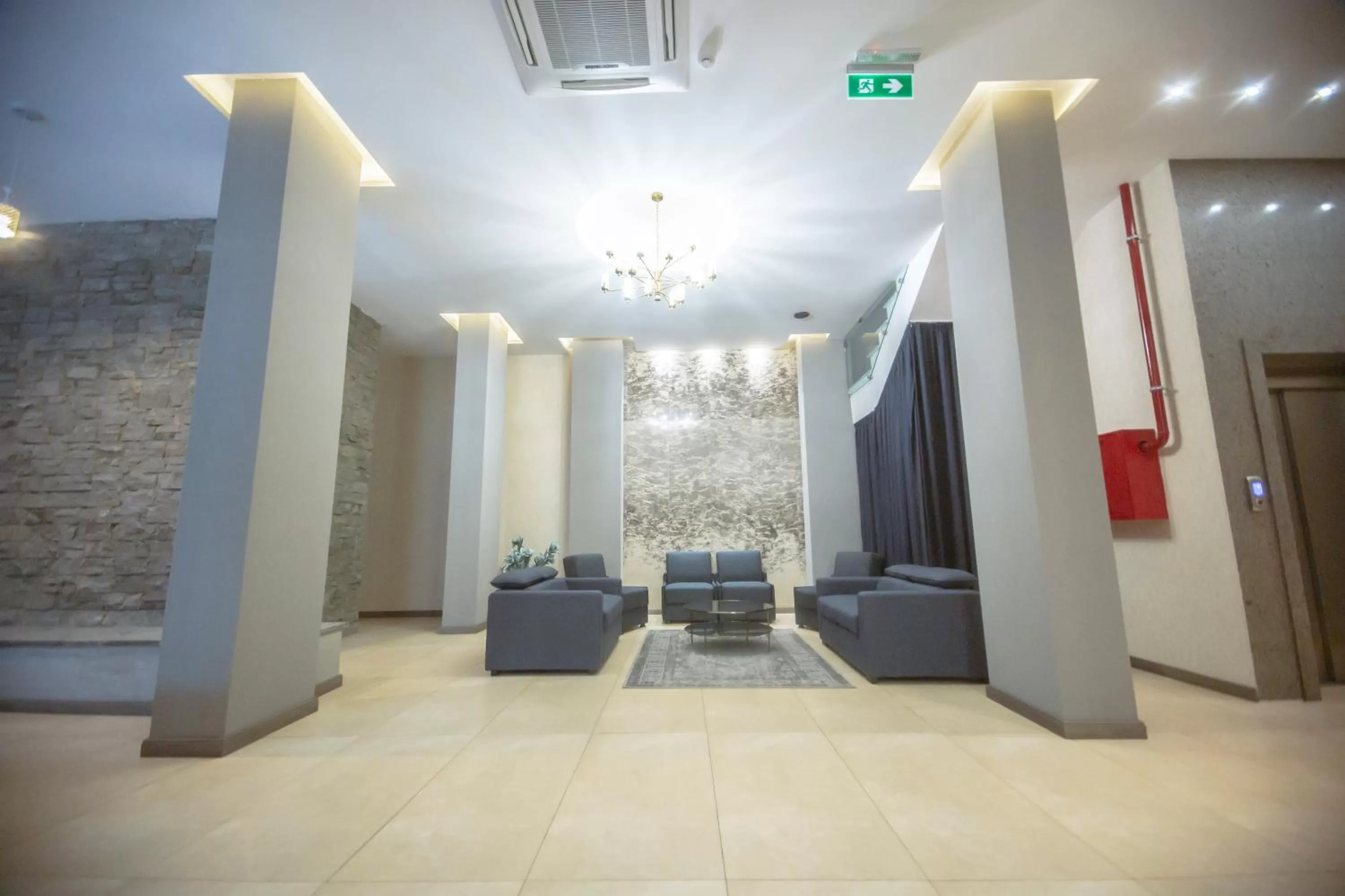 Living room, Lobby/Reception in Hotel Banovani