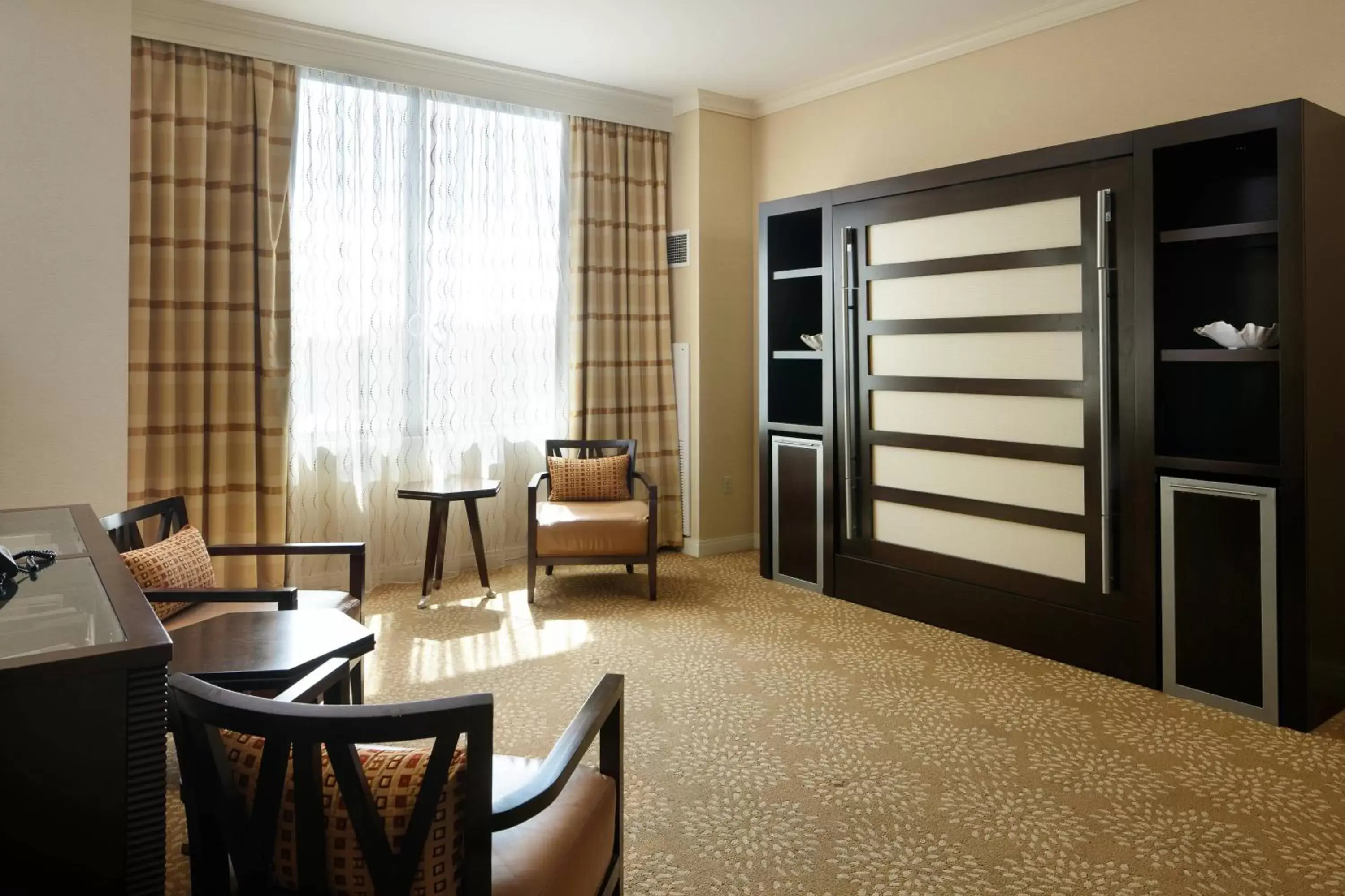 Bedroom, Seating Area in Milwaukee Marriott Downtown