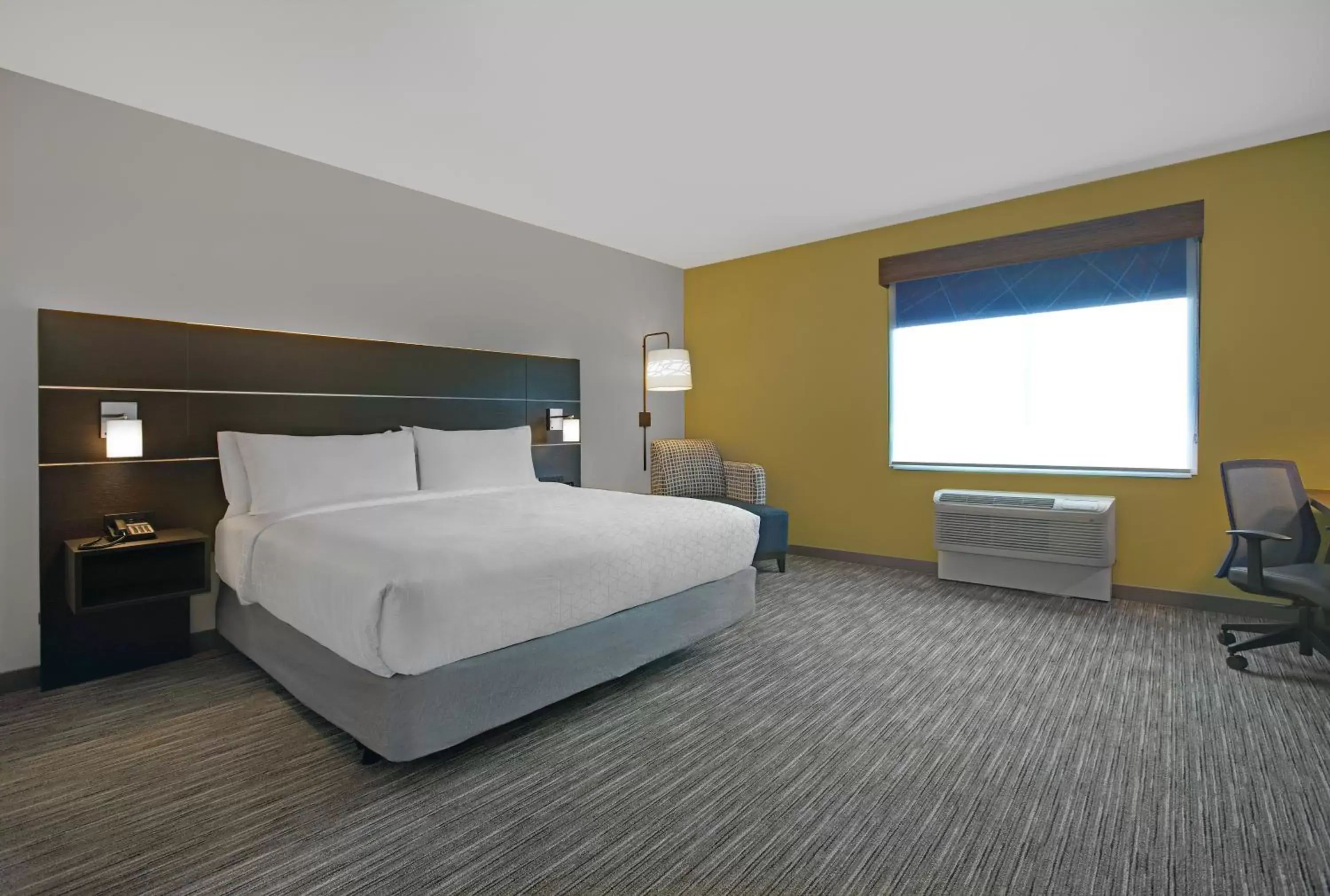 Bedroom, Bed in Holiday Inn Express & Suites - Milwaukee - Brookfield, an IHG Hotel