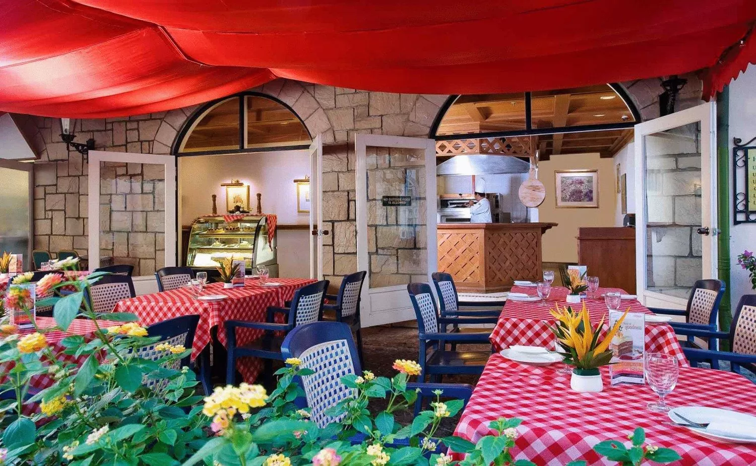 Restaurant/places to eat in Colmar Tropicale