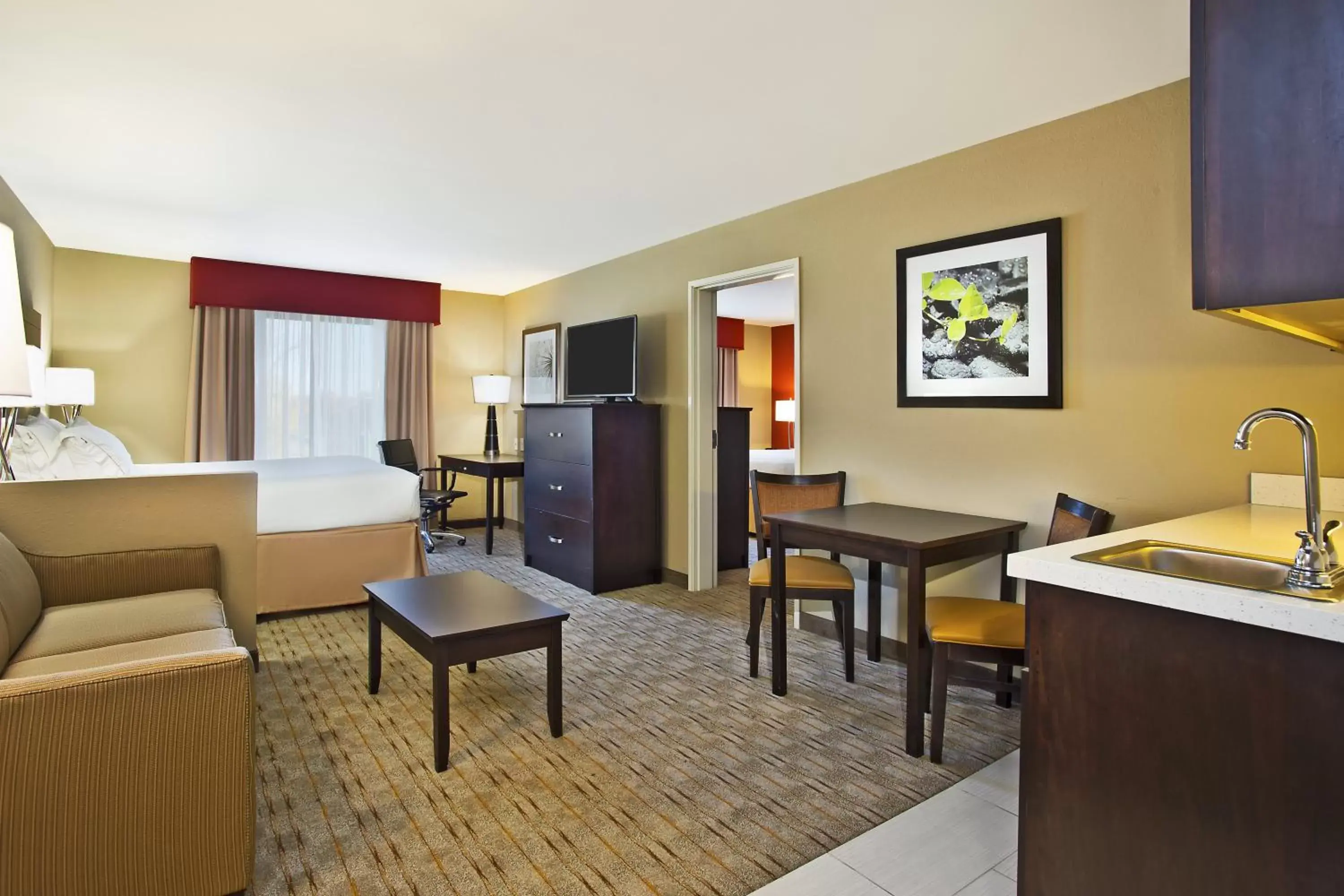One-Bedroom King Suite with One Queen Bed and Sofa Bed in Holiday Inn Express & Suites Springfield, an IHG Hotel One-Bedroom King Suite with One Queen Bed and Sofa Bed in Holiday Inn Express & Suites Springfield, an IHG Hotel