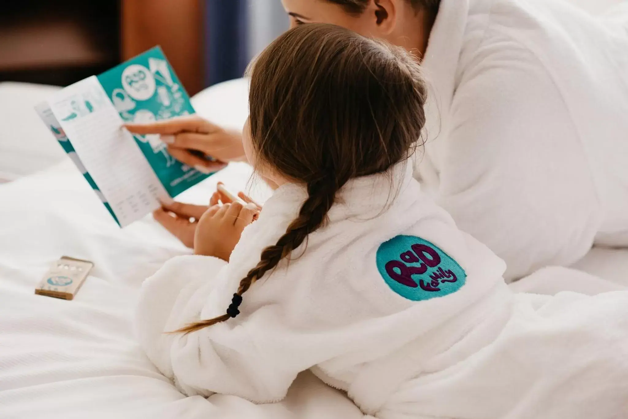 children, Bed in Radisson Blu Hotel Wroclaw children, Bed in Radisson Blu Hotel Wroclaw