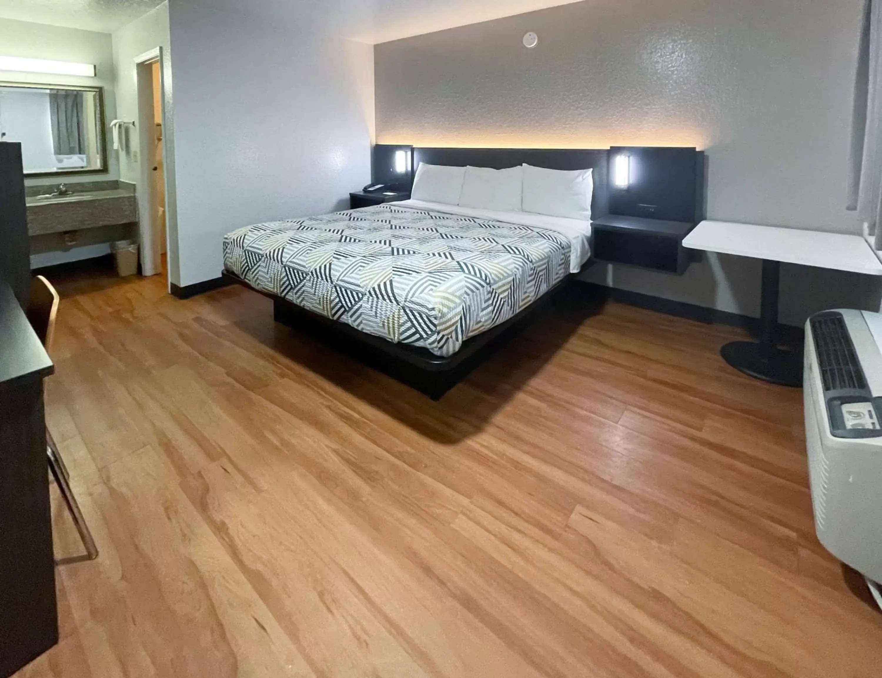 Bedroom, Bed in Motel 6-Atlanta, TX