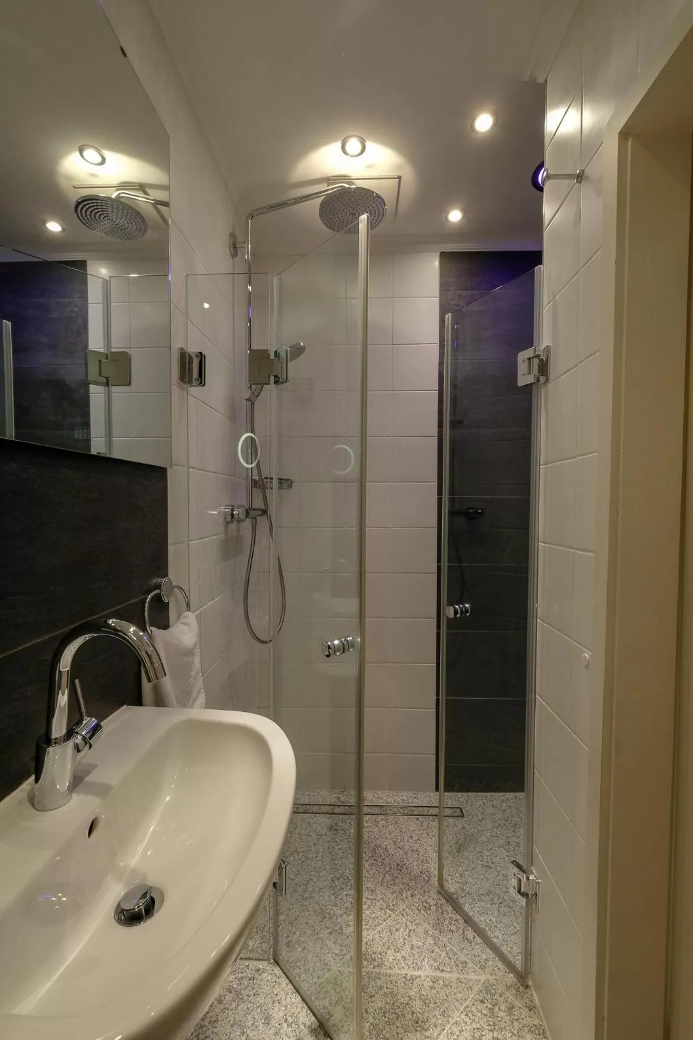 Bathroom in Budget by Hotel Savoy Hannover