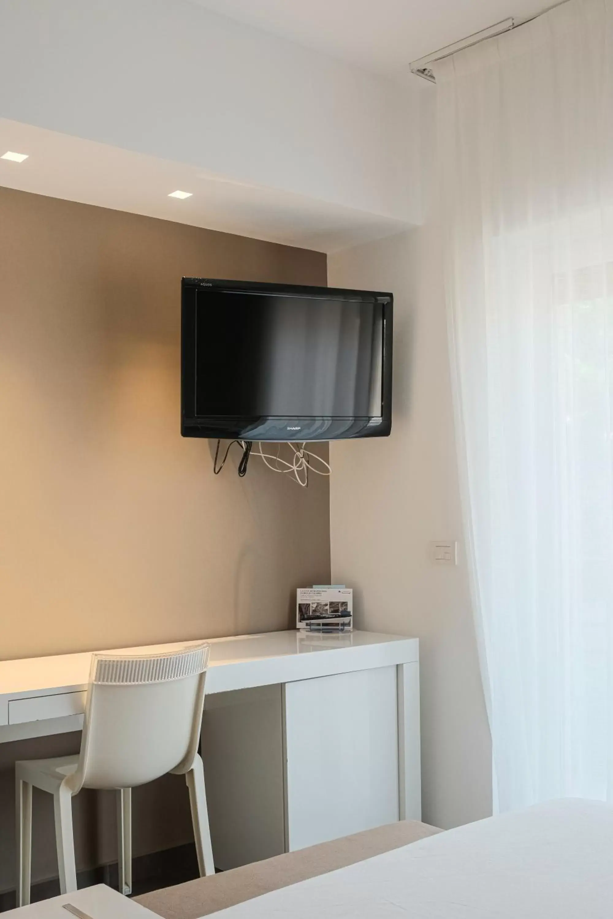 TV and multimedia, TV/Entertainment Center in Maison R Boutique