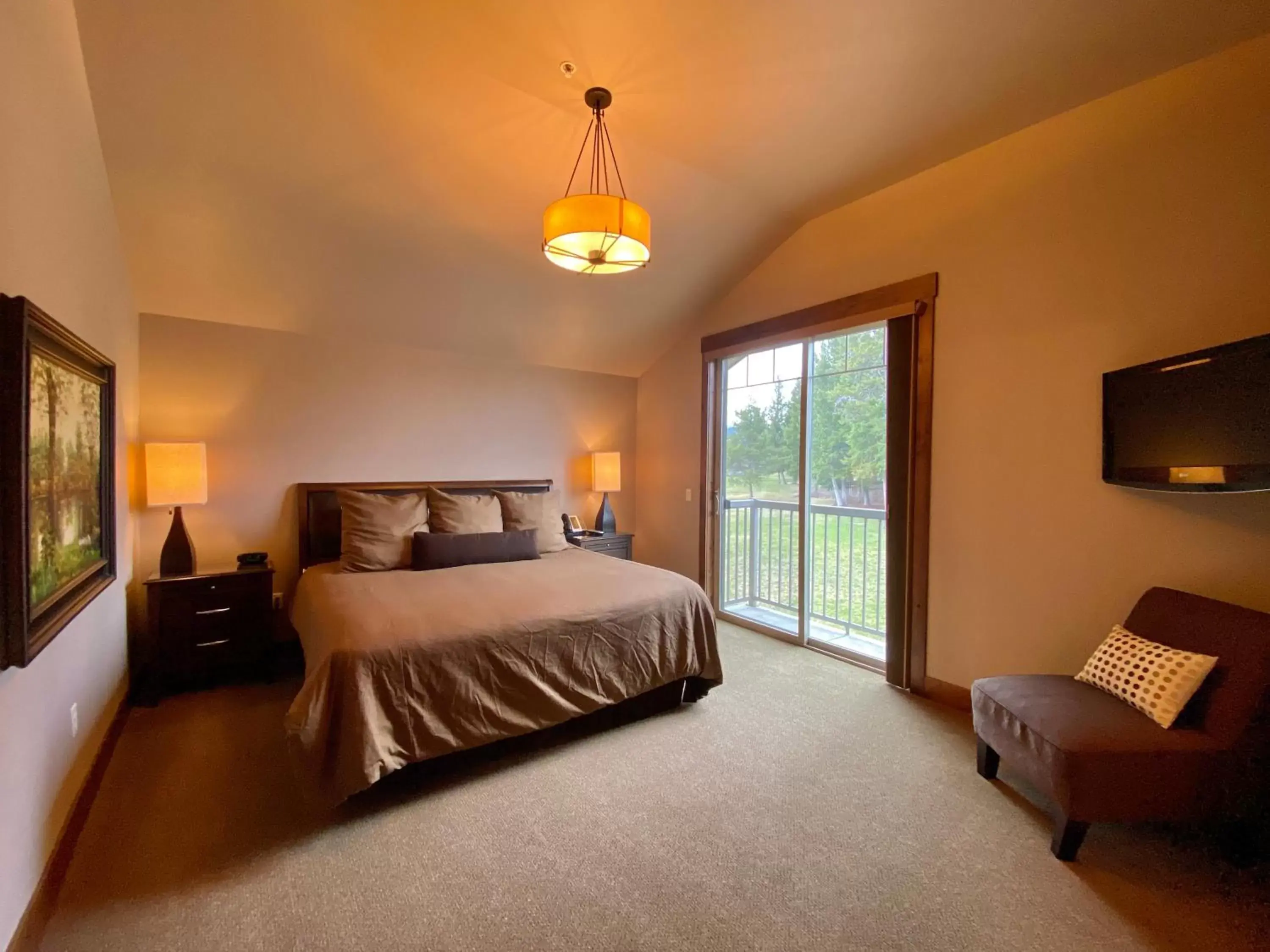 Photo of the whole room, Bed in Meadow Lake Resort & Condos