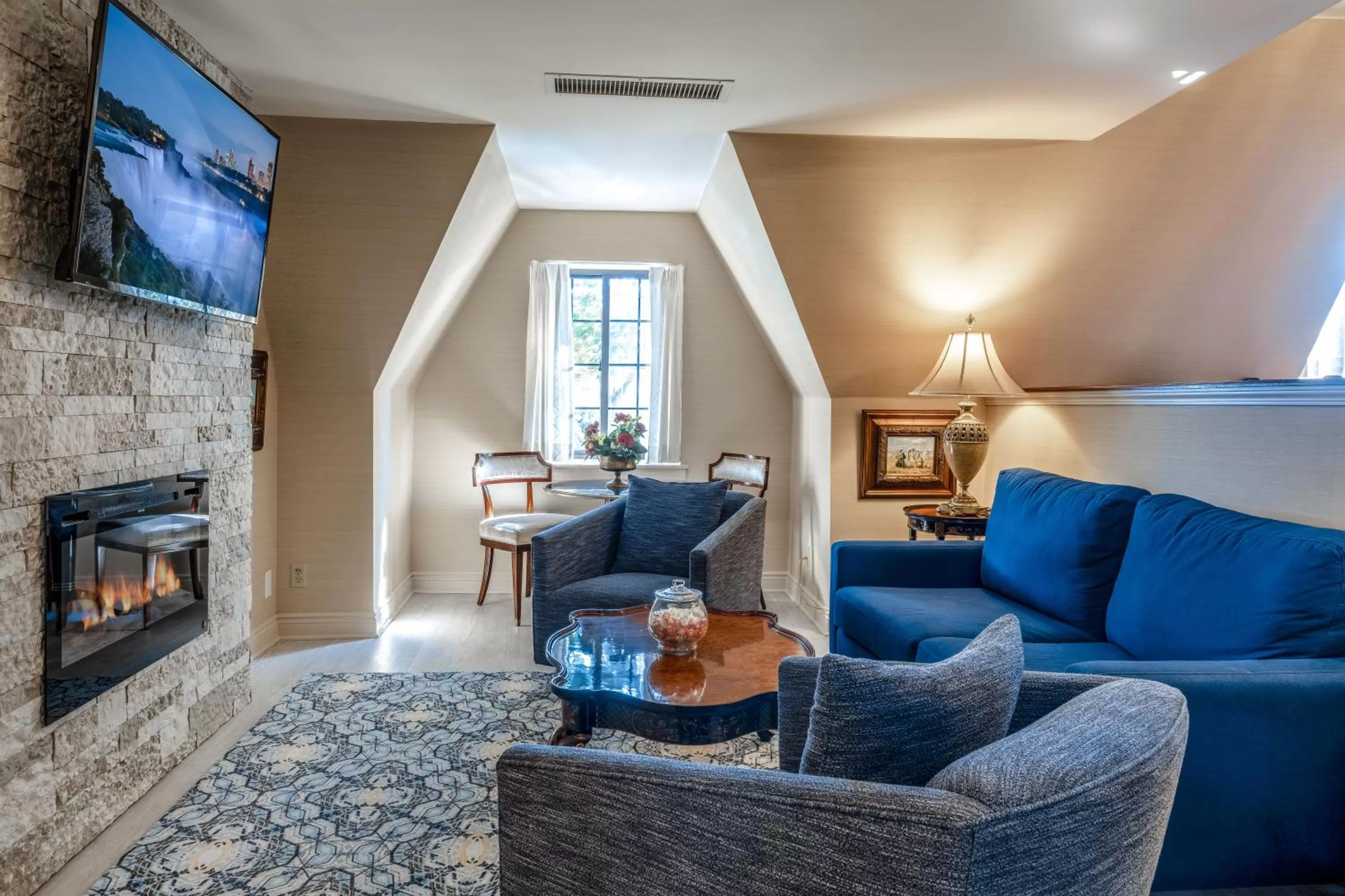 Living room in Red Coach Inn